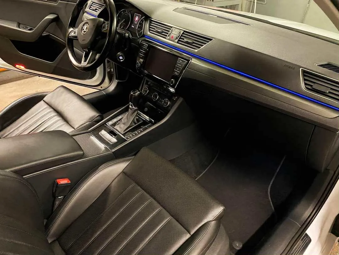 Notranja slika - Škoda Superb - Škoda  2.0 TDI DSG|ACC|DCC|KAMERA|PANORAMA|KEYLESS - 7