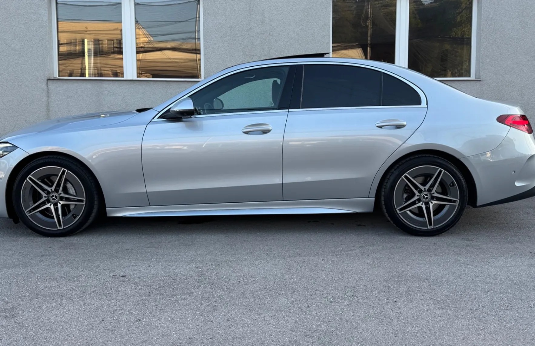 Zunanja slika - Mercedes-Benz C-Razred - C 300 d AMG Line Avt.-PANO-360KAMERA-RADAR-FULLED - 4