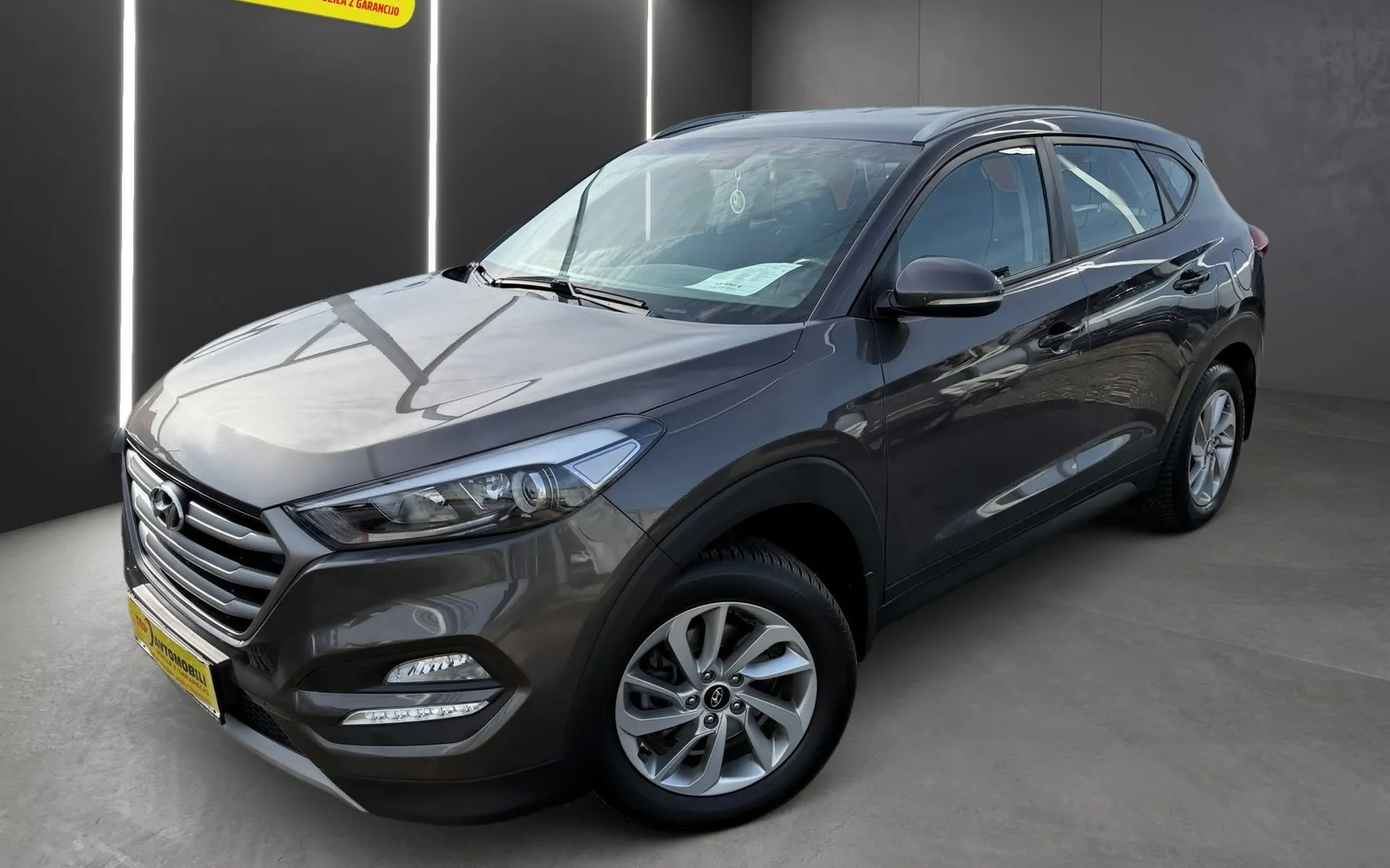 Zunanja slika - Hyundai Tucson - 1.6 GDI 1.LASTNIK SLO VOZILO TEMPOMAT PDC KAMERA - 2