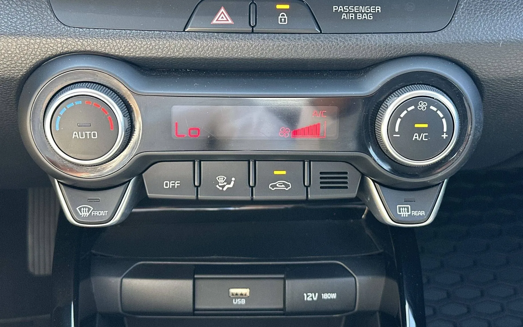 Notranja slika - KIA Stonic - 1.0 T-GDi LX Urban ISG - 19