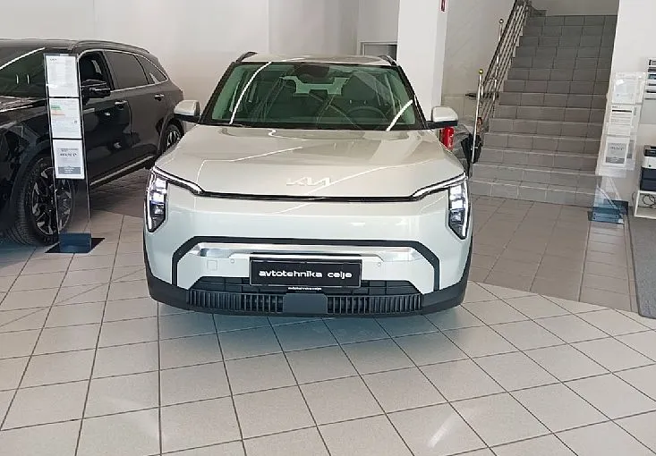Zunanja slika - KIA EV3 - 58.3 kWh baterija. 150 kW  204 KM  Star - 2