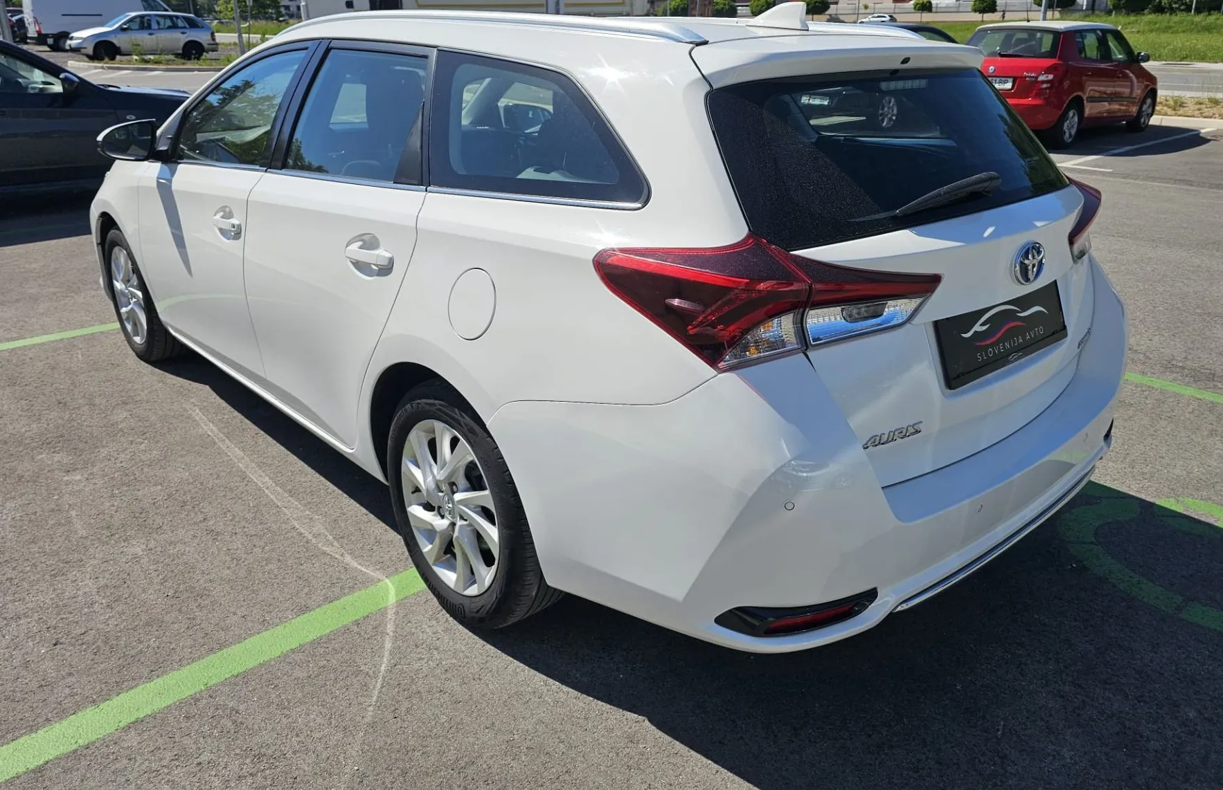 Zunanja slika - Toyota Auris - 1.8 VVT-i Luna Hibrid|navi|LED|gretje sed|kamera - 6