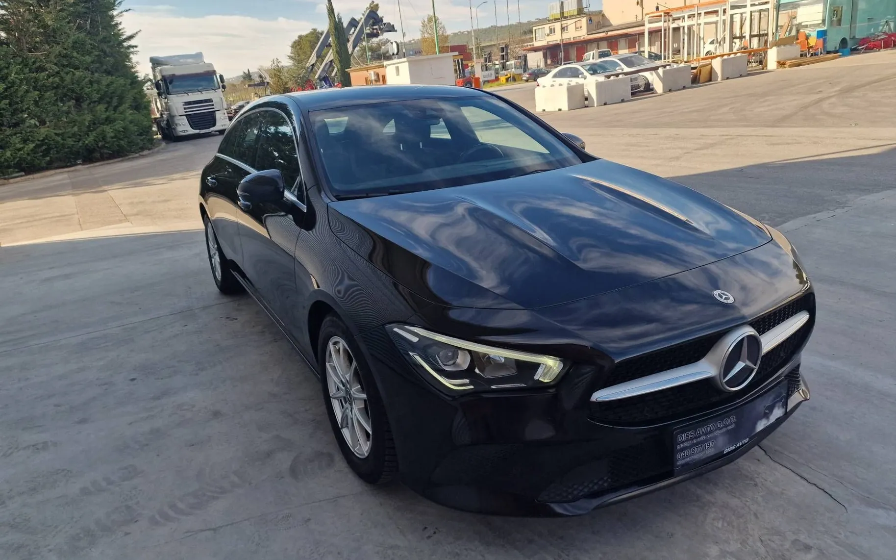 Notranja slika - Mercedes-Benz CLA Shooting Brake - 180 d POLOG 1500 REDNO SERVISIRAN - 8