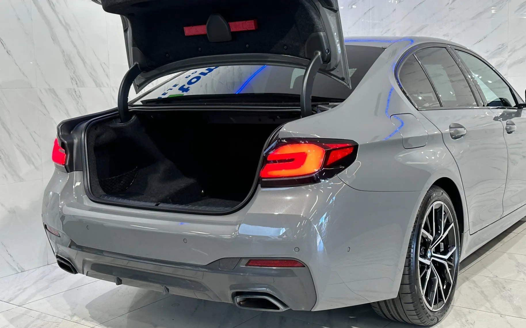 Notranja slika - BMW serija 5: - 520d |xDrive|M|Laser|ACC|Kamera|HUD|Memory|Gretje| - 7