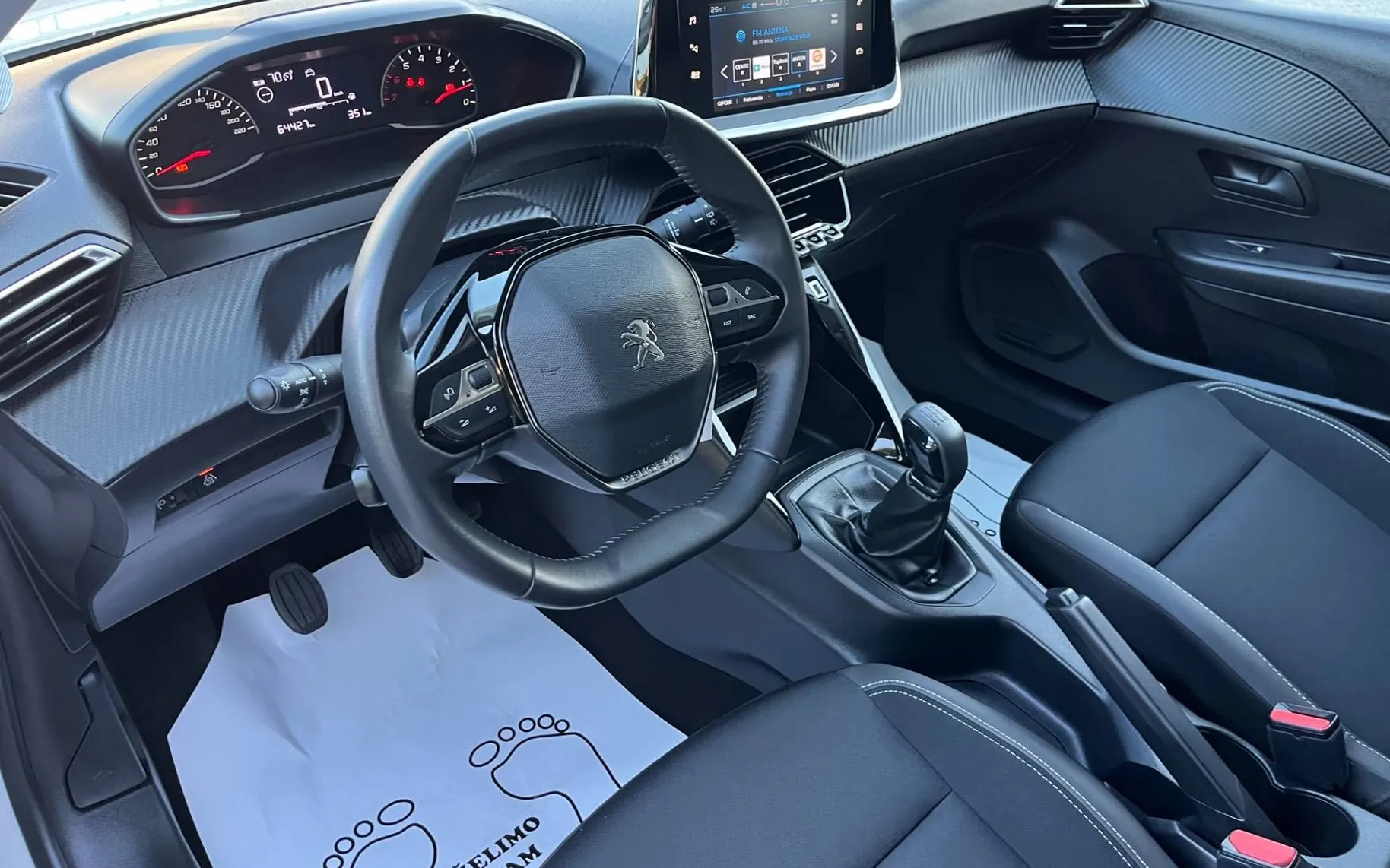 Notranja slika - Peugeot 208 - 1.2 PureTech-1 LASTNICA-NAVI-PDC-ODLIČEN - 7