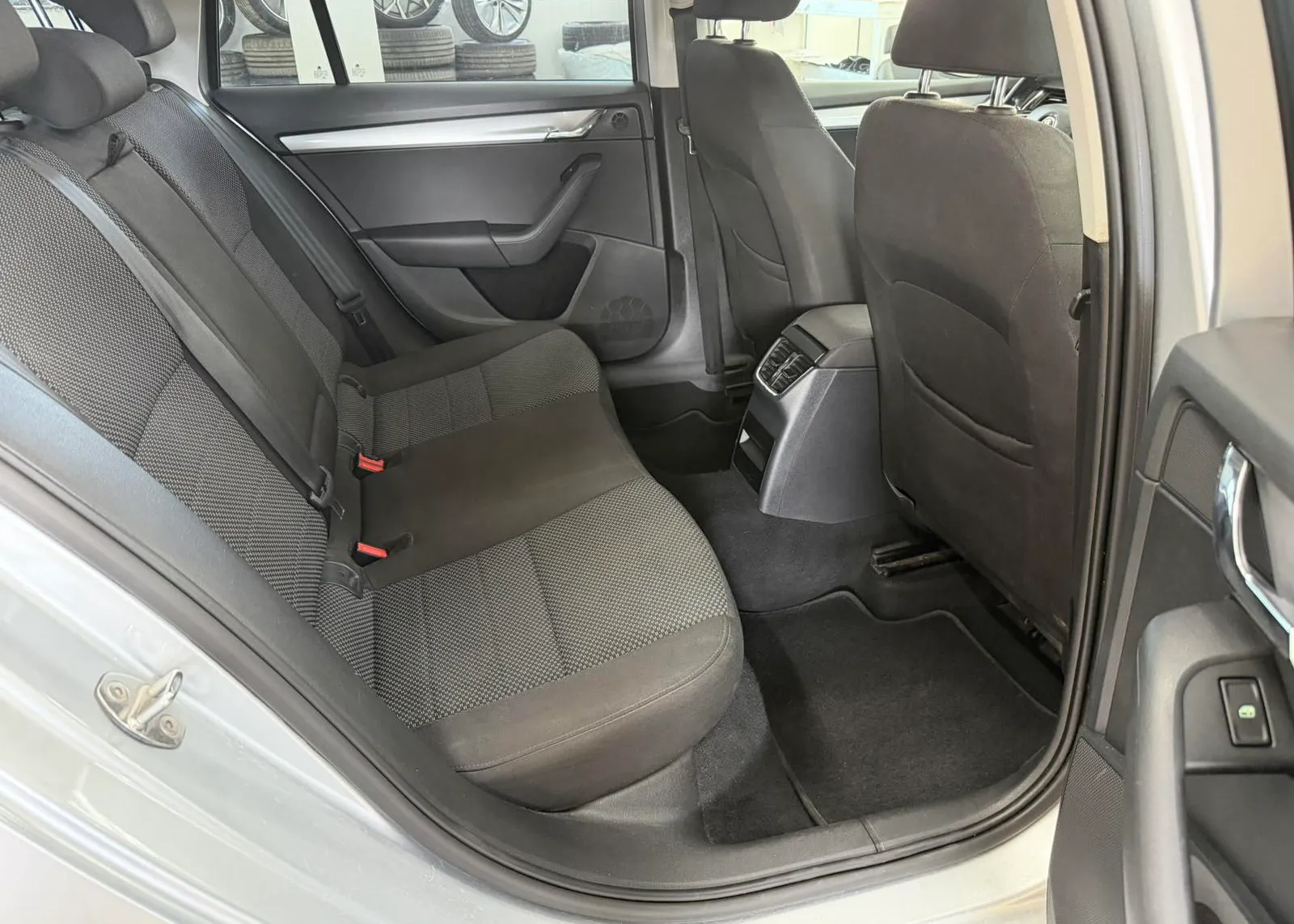 Zunanja slika - Škoda Octavia - Combi 2,0 TDI L&K - 5