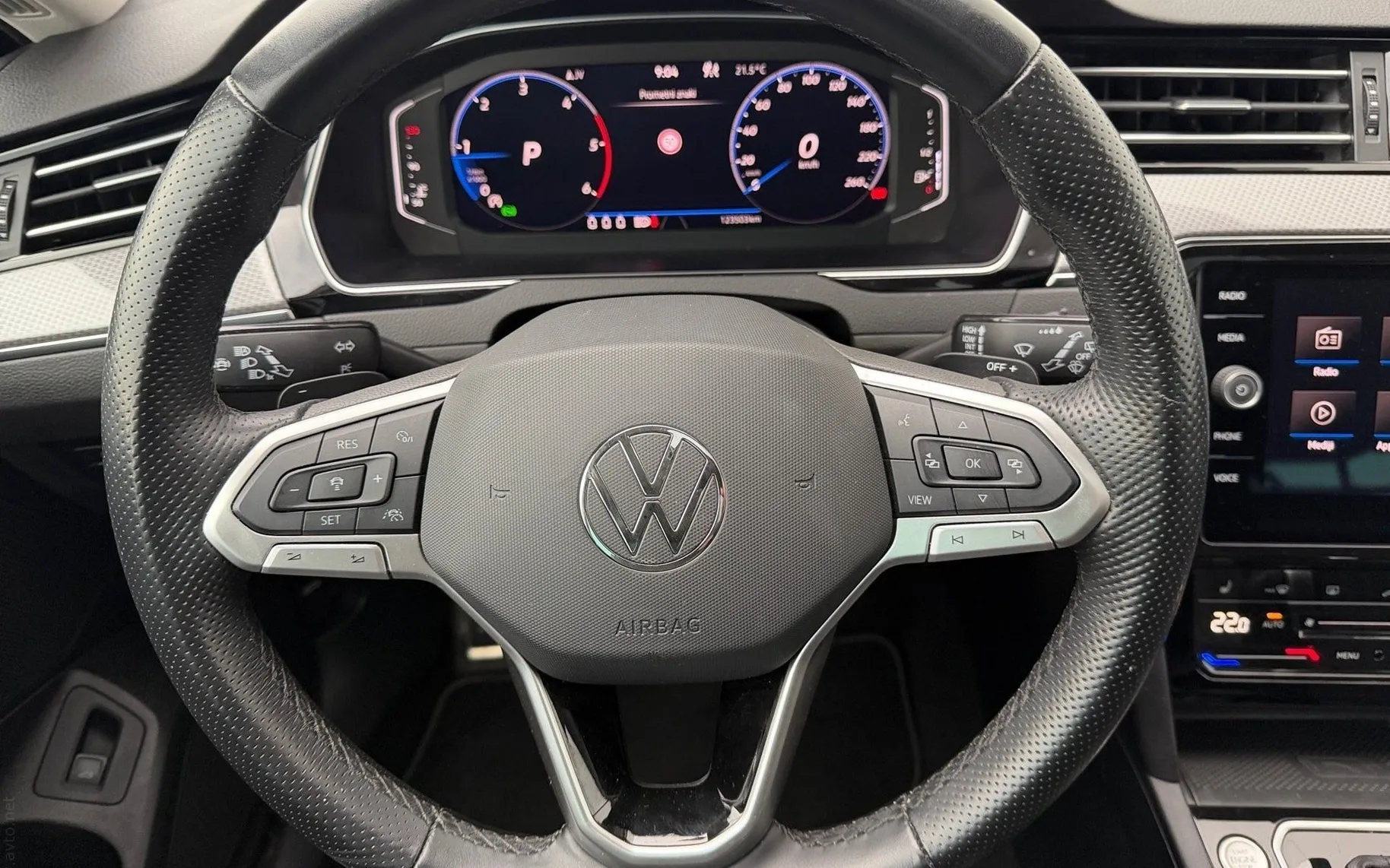 Notranja slika - Volkswagen Passat Alltrack - 4motion 2.0 TDI DSG-Panorama-Keyless-HeadUp-Kame - 8
