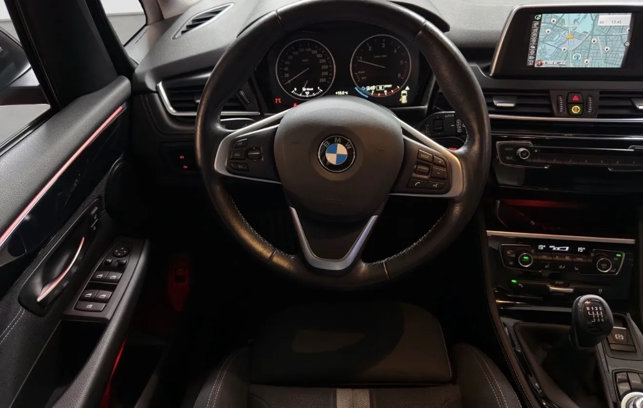 Notranja slika - BMW Serija 2 - Bmw 218d Active Tourer M paket - 12