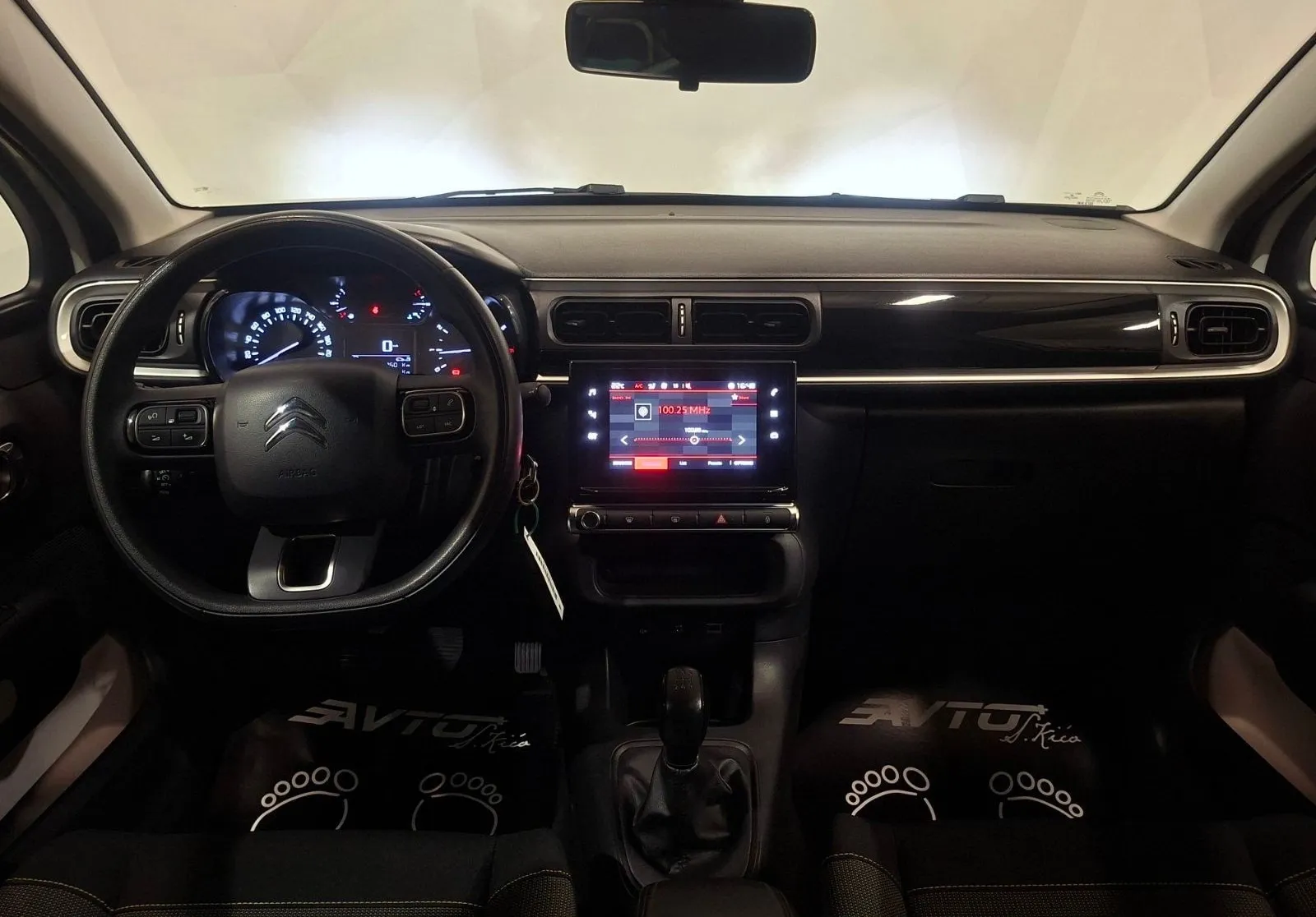 Notranja slika - Citroën C3 - 1.2 PureTech-LED-TEMPOMAT-SERVISNA KNJIGA - 10