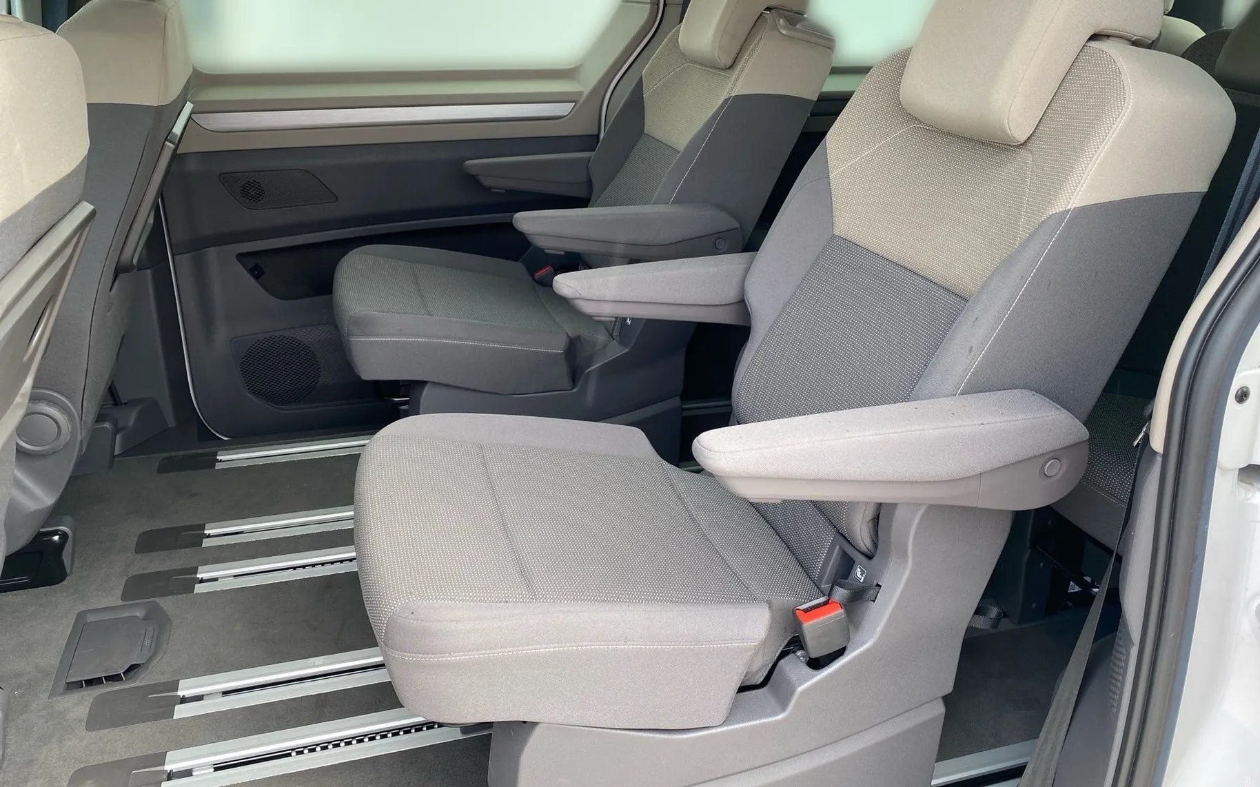 Notranja slika - Volkswagen Multivan - 2.0 TDI DSG Life EDITION - 11