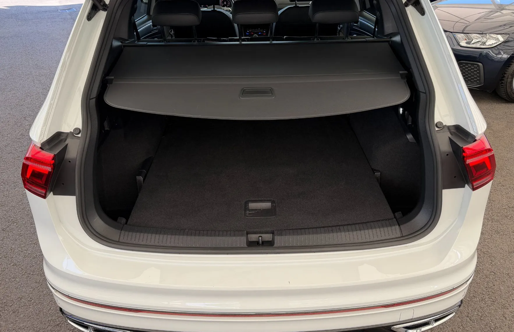 Zunanja slika - Volkswagen Tiguan Allspace - R-LINE 2.0 TDI 4M DSG VL.KLJUKA-MATRIX LED-KAMERA - 11