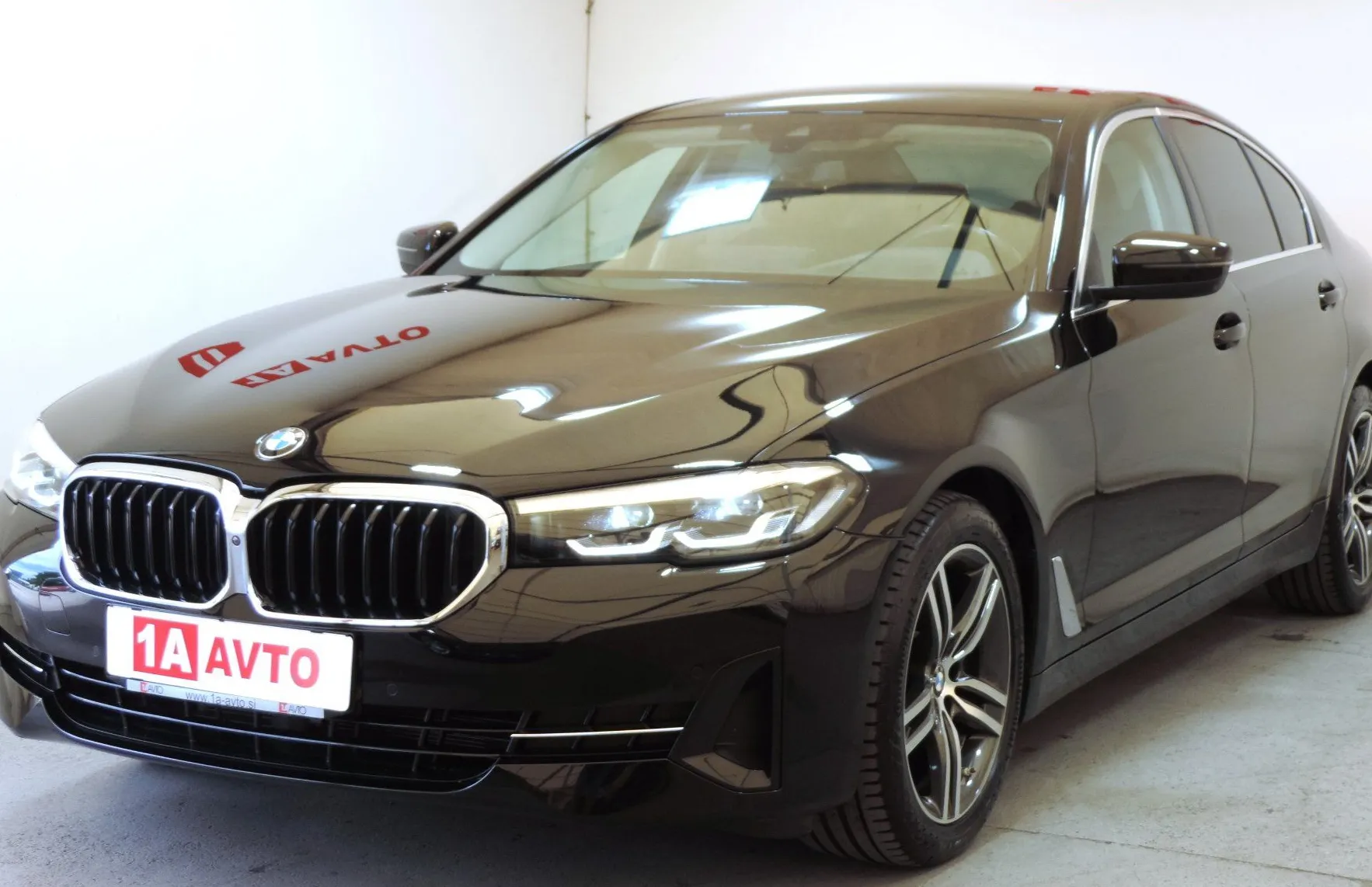 Zunanja slika - BMW Serija 5 - : 520i Avt. USNJE-360 KAMERA-HEAD UP…… - 1