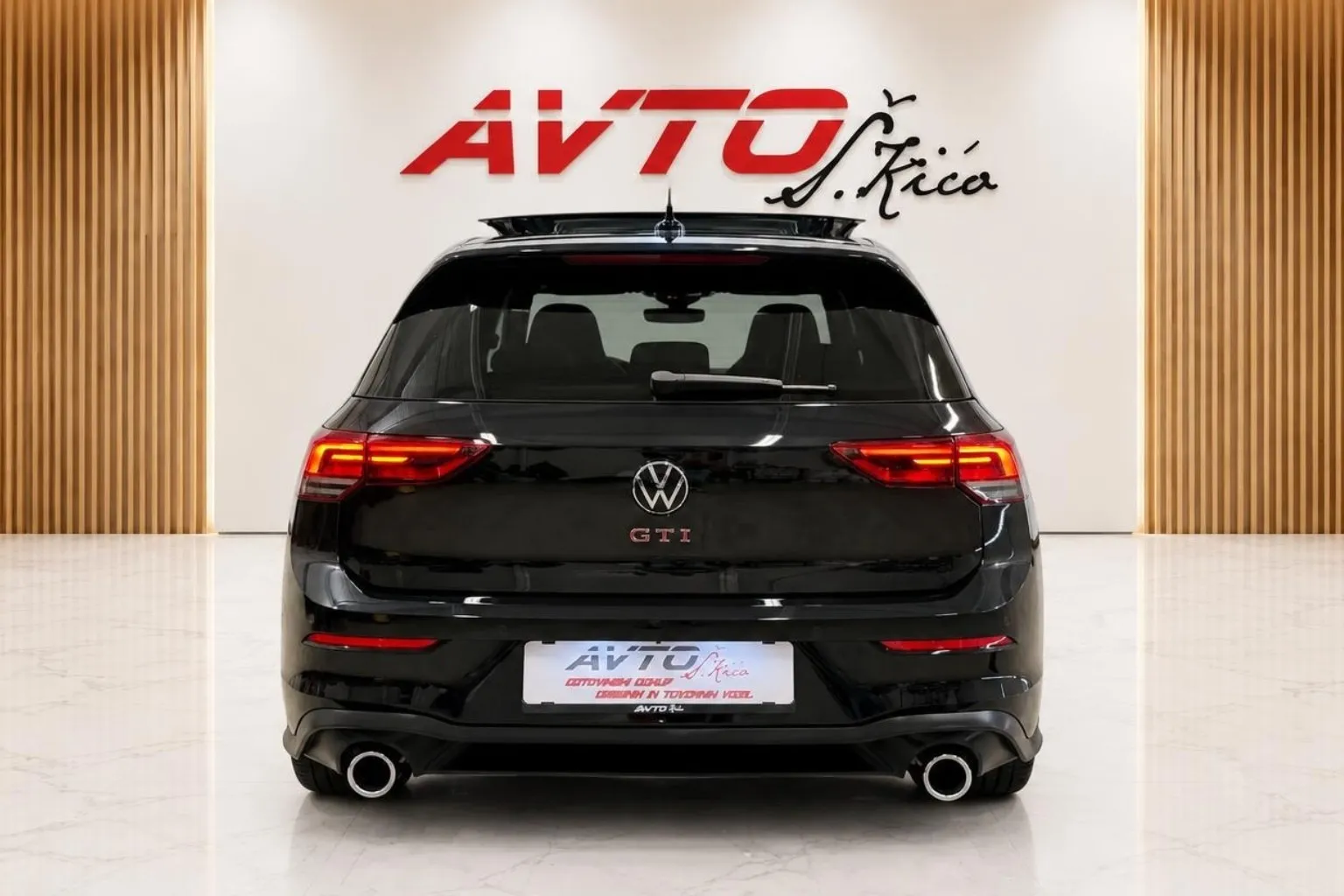 Notranja slika - Volkswagen Golf - 2.0 TSI-GTI-PANORAMA-VIRTUAL-DSG-ACC-IQ-KAMERA-NAV - 8
