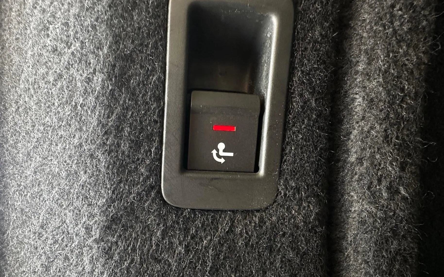 Notranja slika - Audi A4 Avant - 2.0TDI-VIRTUAL-MATRIX-F1-360KAMERE-2XPDC-NA OBRO.. - 10
