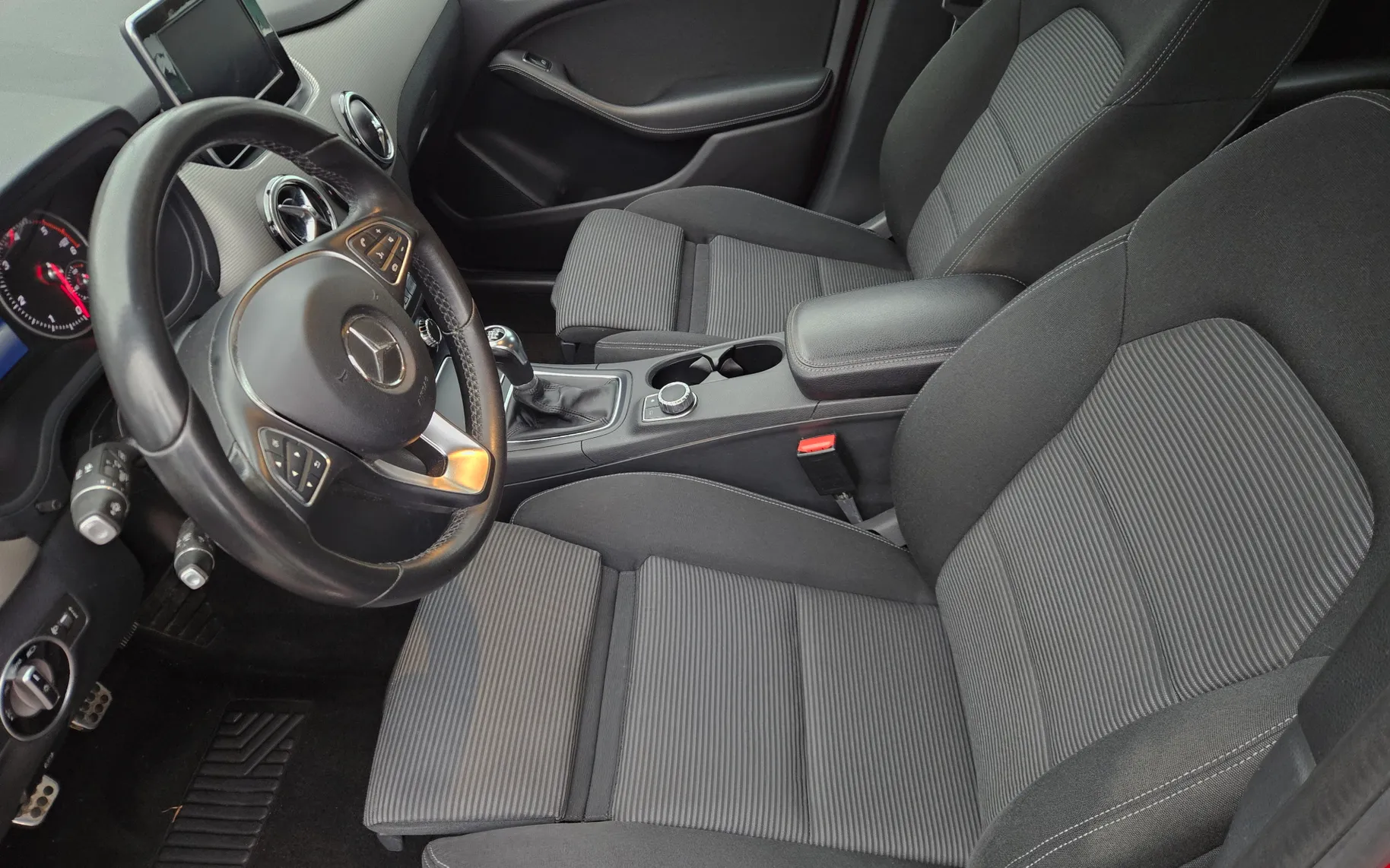Notranja slika - Mercedes-Benz B-Razred - B 180 d Urban - 8