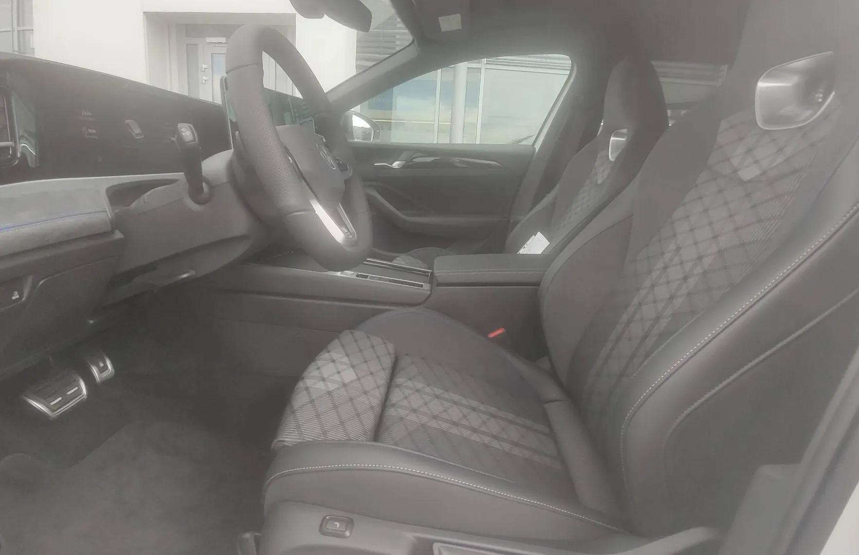Zunanja slika - Volkswagen Passat - Variant 1.5 eTSI R-Line  4 JOY DSG 110kW... - 8