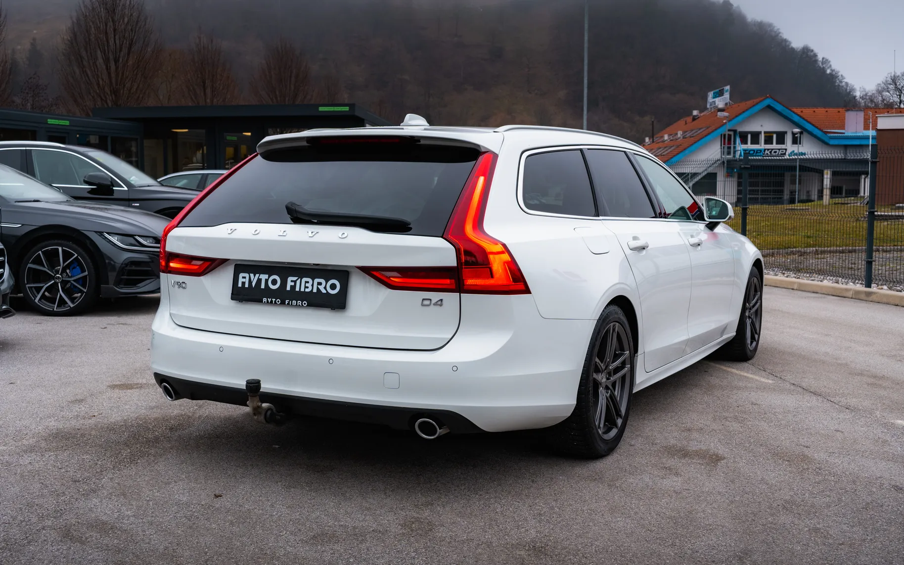 Zunanja slika - Volvo V90 - D4 Momentum Pro Avt. - 4