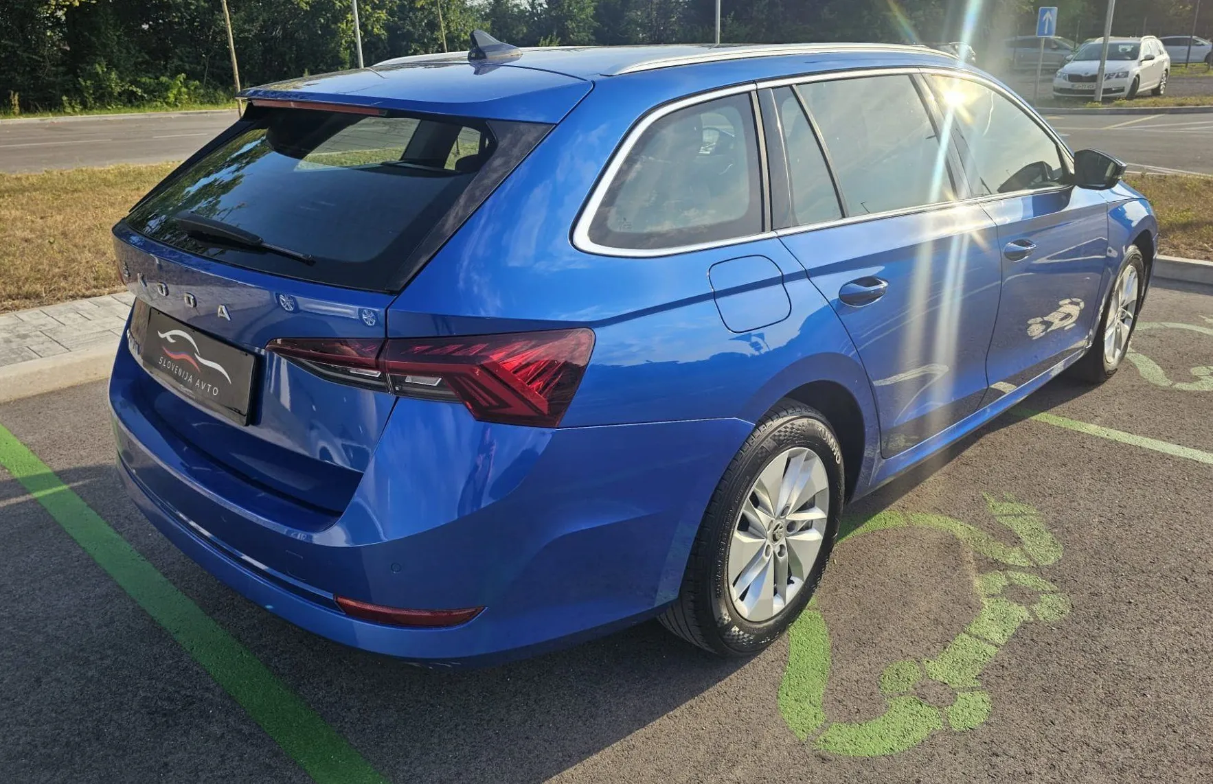 Zunanja slika - Škoda Octavia - Combi 2.0TDI Ambition DSG|FuLED|alu|wirtual|kamera - 4