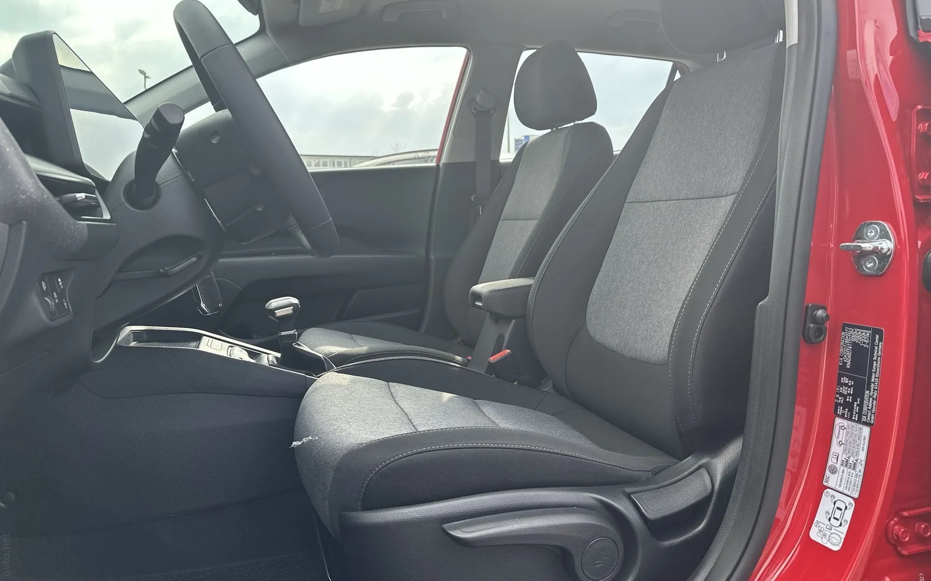 Notranja slika - KIA Stonic - 1.0 T-GDi LX Life DCT... - 10