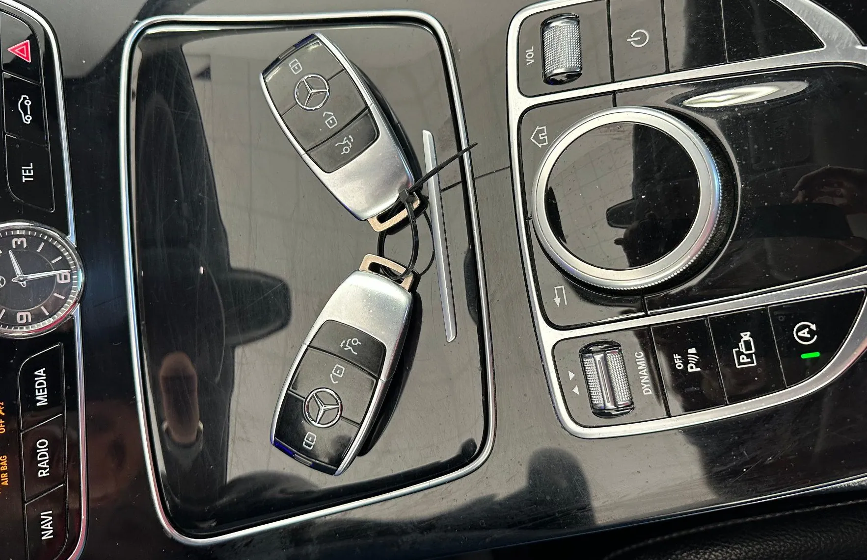 Zunanja slika - Mercedes-Benz E-Razred - E 220 d Avantgarde Avt.KAMERA.NAVI.USNJE.LED - 2