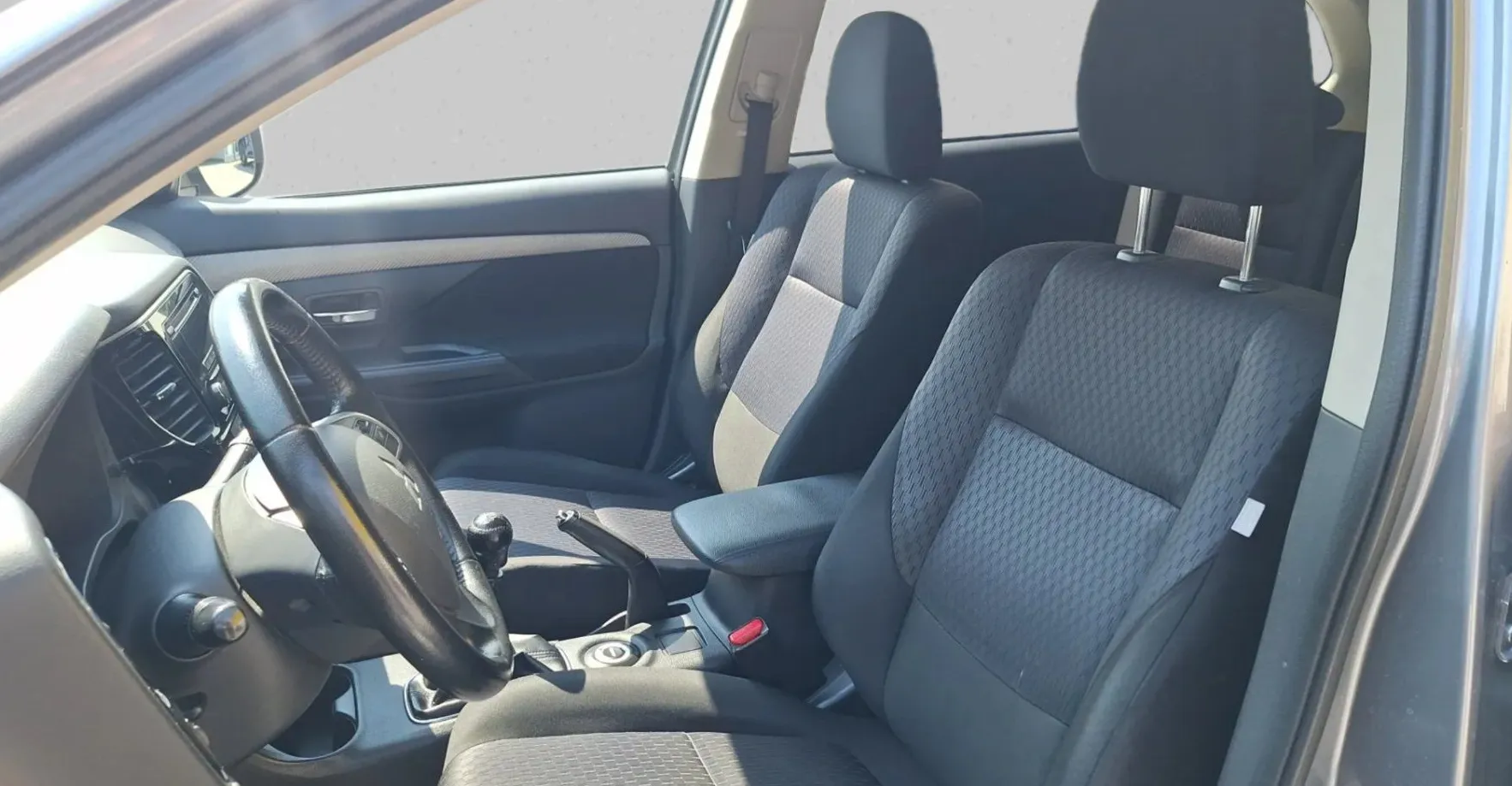 Zunanja slika - Mitsubishi Outlander - 4WD 2.2 - 12