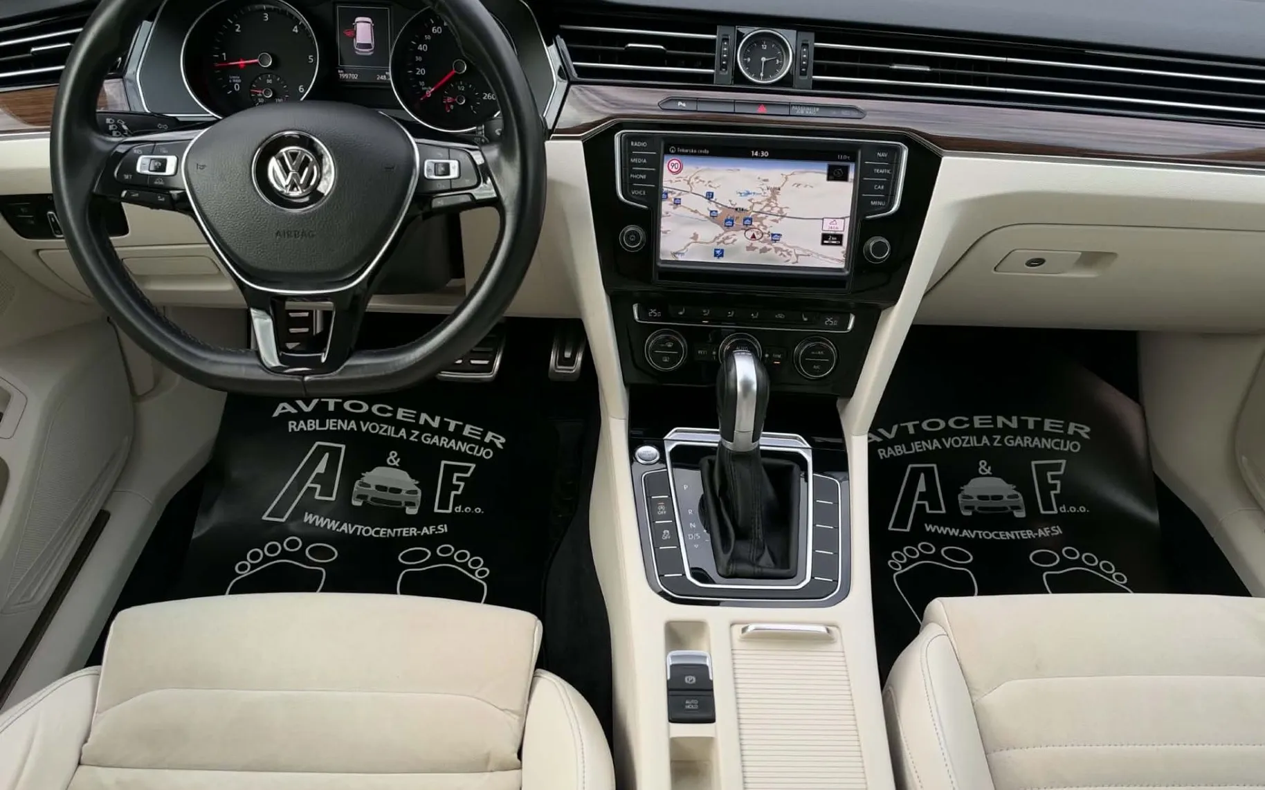 Notranja slika - Volkswagen Passat Variant - 2.0 TDI-DSG-R LINE-140KW-LIZING ZA TUJCE-FUL LED- - 10