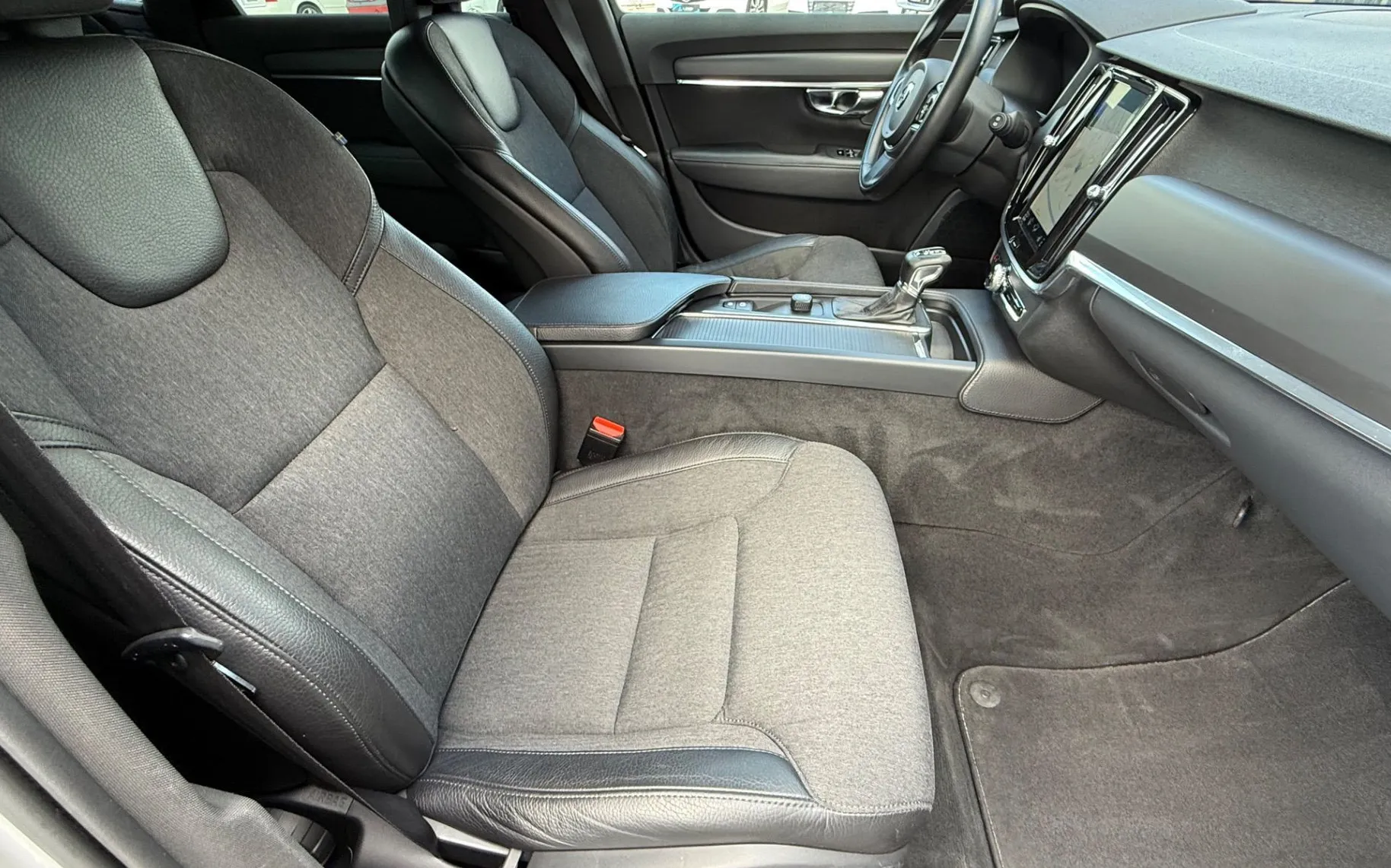 Zunanja slika - Volvo V90 - D3 A AWD Kinetic-Virtual-Full led-Velik servis... - 14