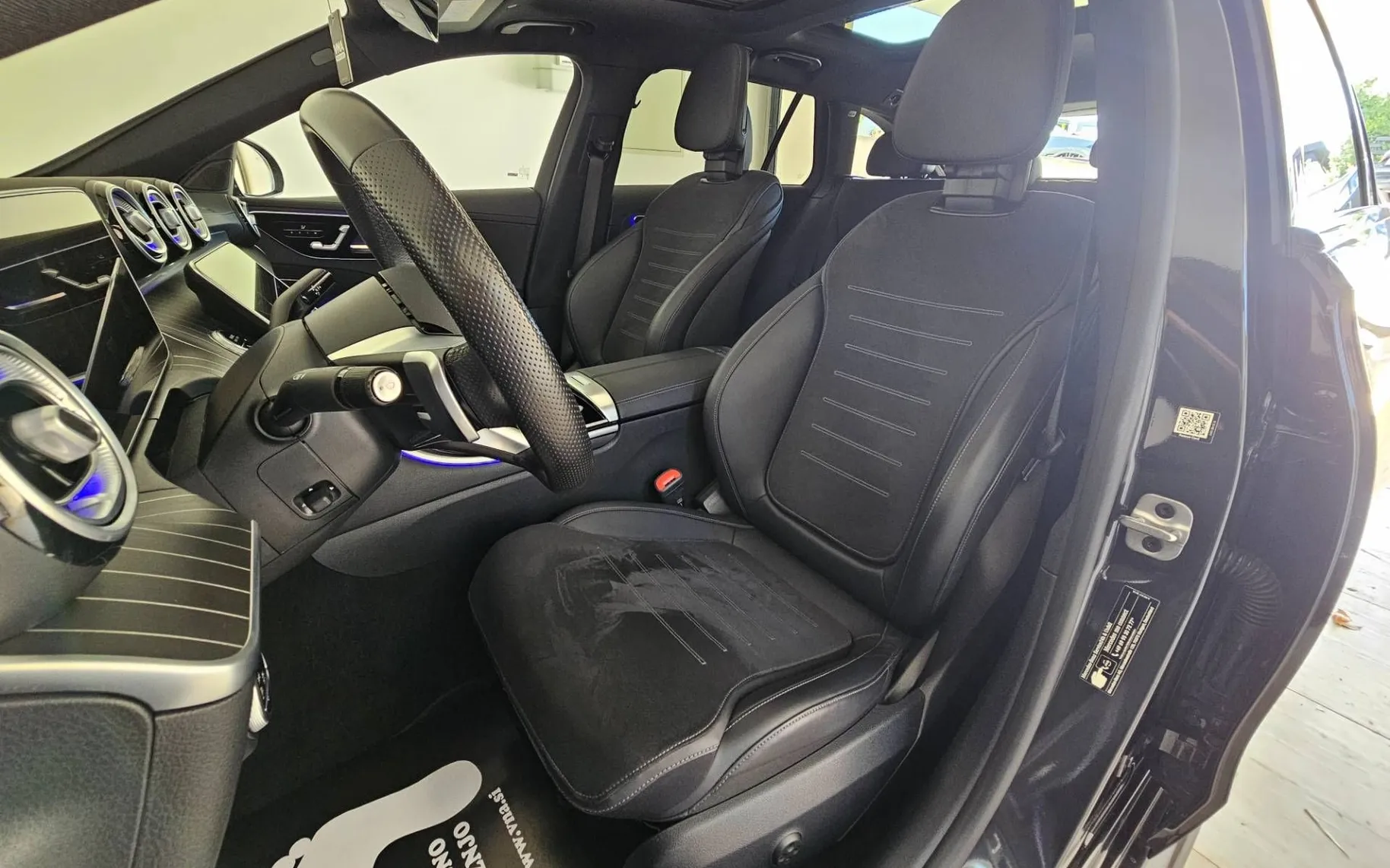 Notranja slika - Mercedes-Benz C-Razred - C 220 d AMG |VIRTUAL|PANORAMA|360-KAM|RADAR|KLJUKA - 8