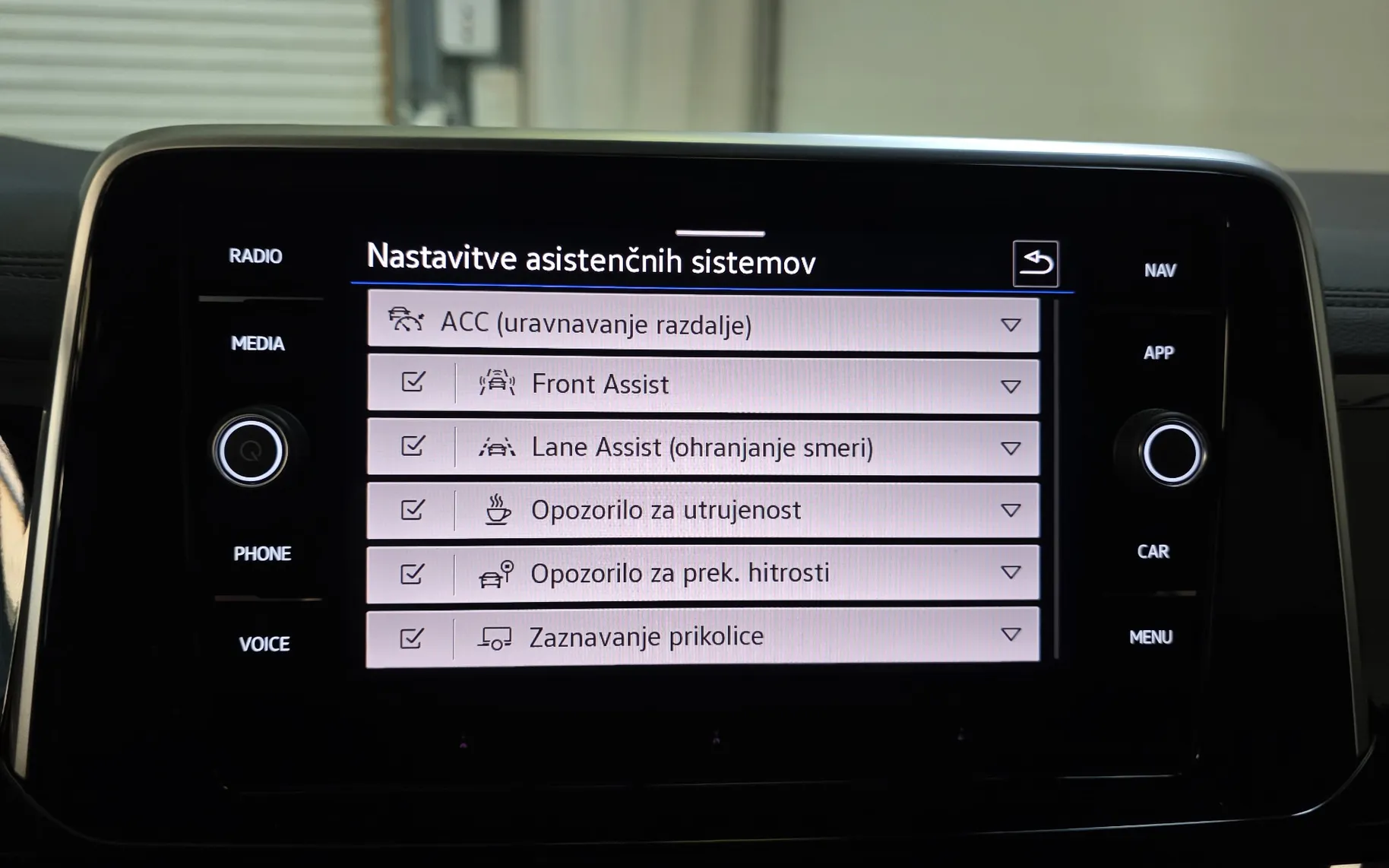 Zunanja slika - VW T-Roc - 1,5 TSI BMT R-Line DSG 1.LAST SLO VIRTUAL KAM iQLED - 15