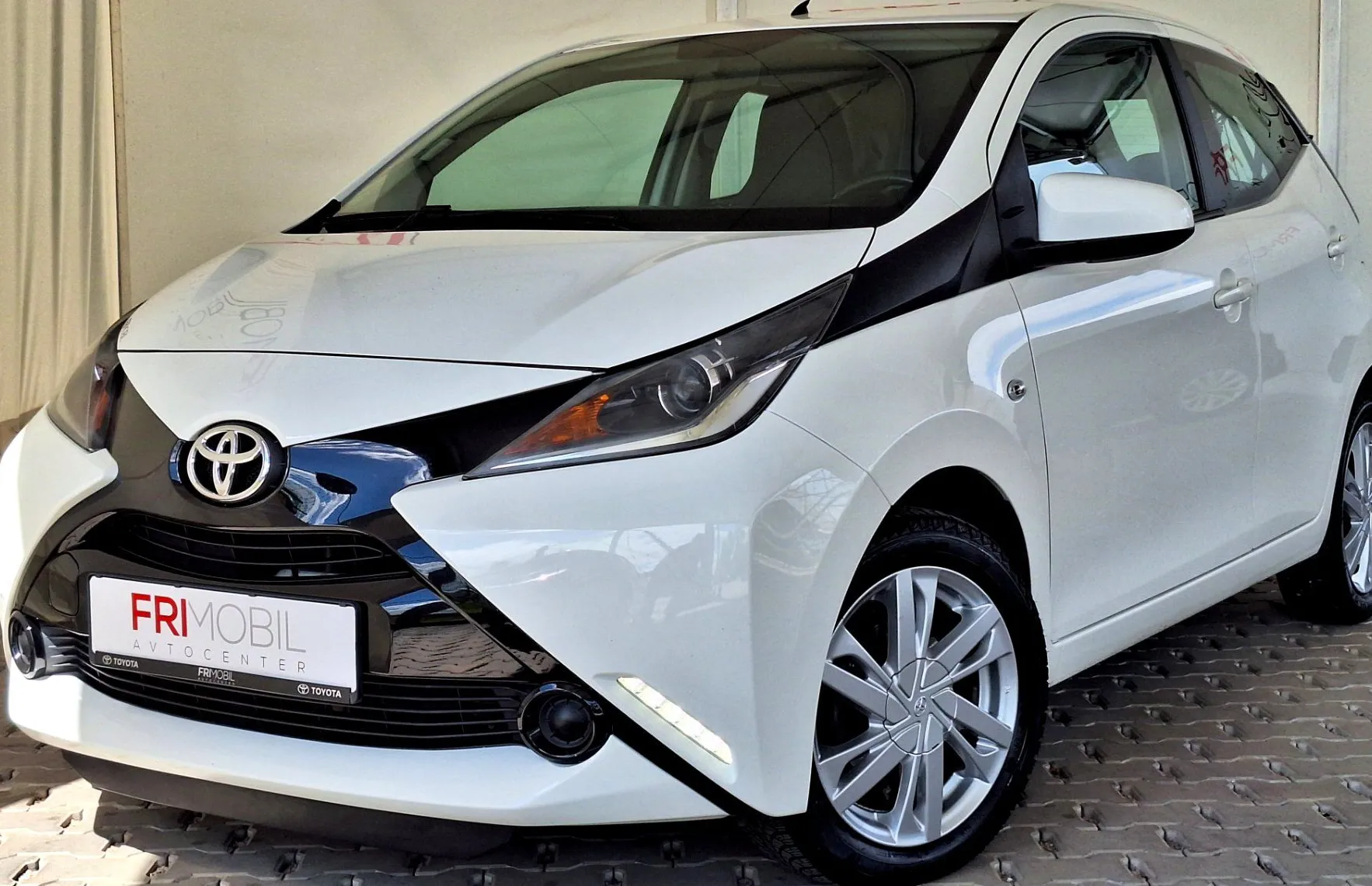 Zunanja slika - Toyota Aygo - 1.0 VVT-i x-play Touch Alloys - 1