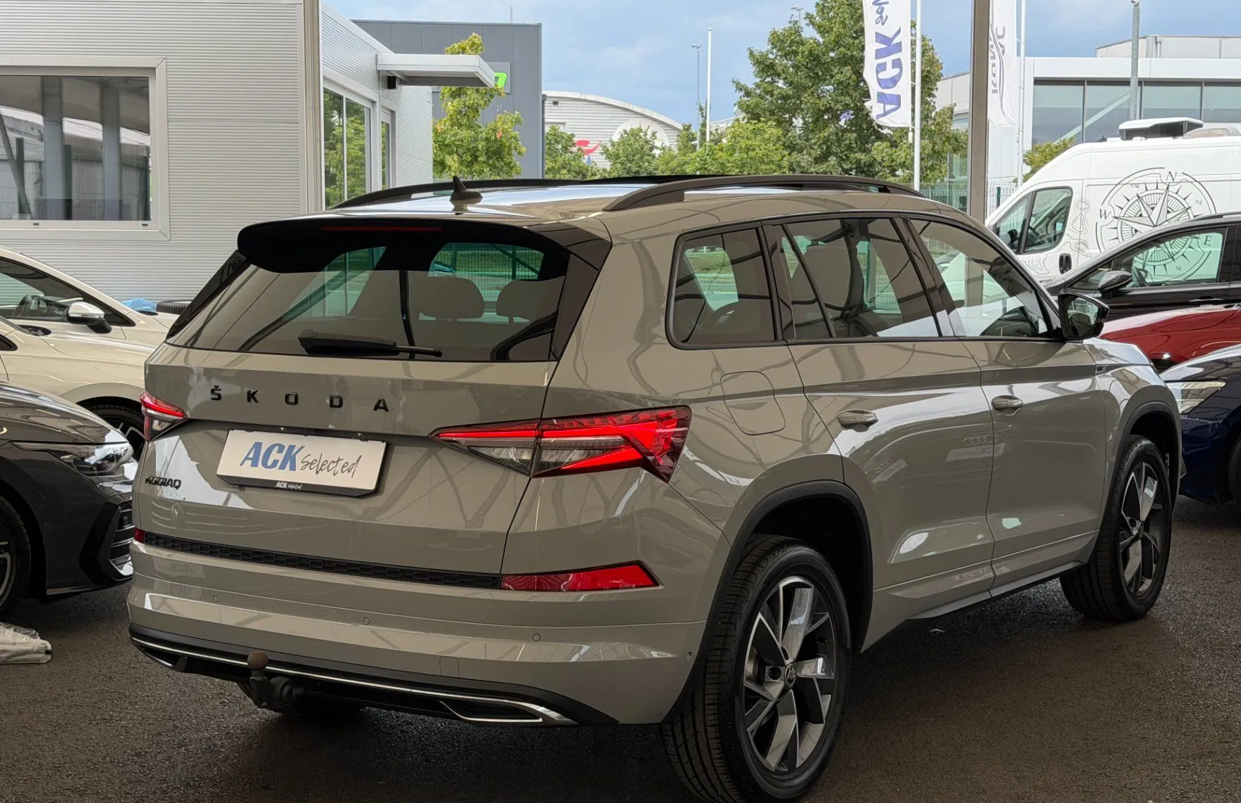 Zunanja slika - Škoda Kodiaq - Sportline 2.0 TDI DSG - USNJE - PANO - KAMERA - 4