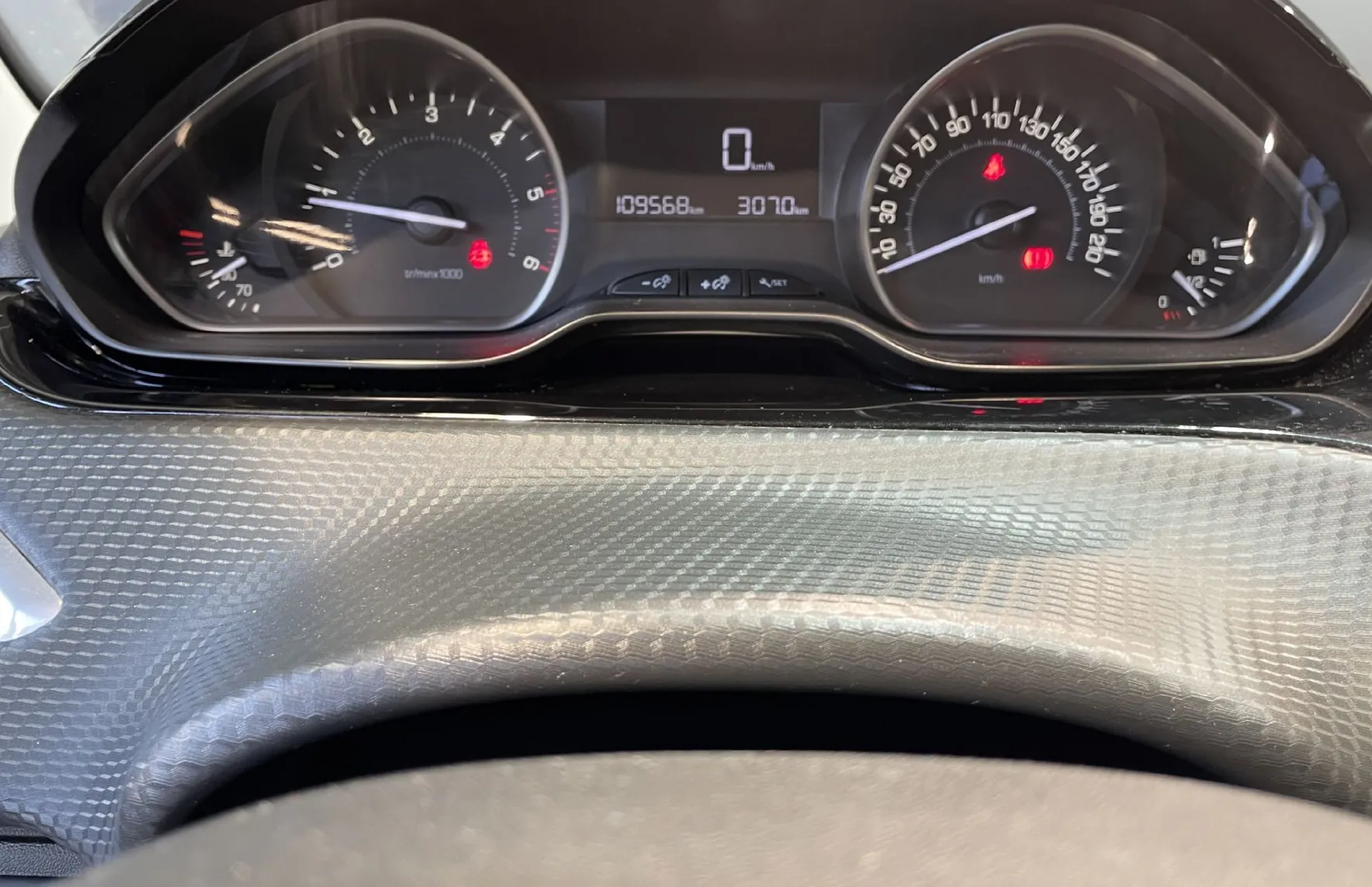 Zunanja slika - Peugeot 2008 - 1.6HDI-PARK SENZORJI-TEMPOMAT-MULTIFUNKCIJA-LED - 12