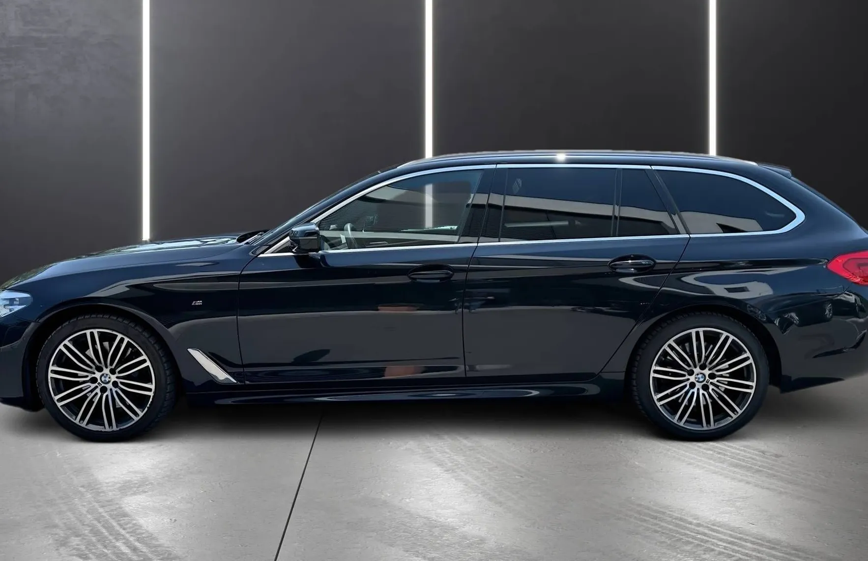 Zunanja slika - BMW Serija 5 - Touring: 530d M PAKET LED NAVI PDC KAMERA PANO RADAR TOP - 4