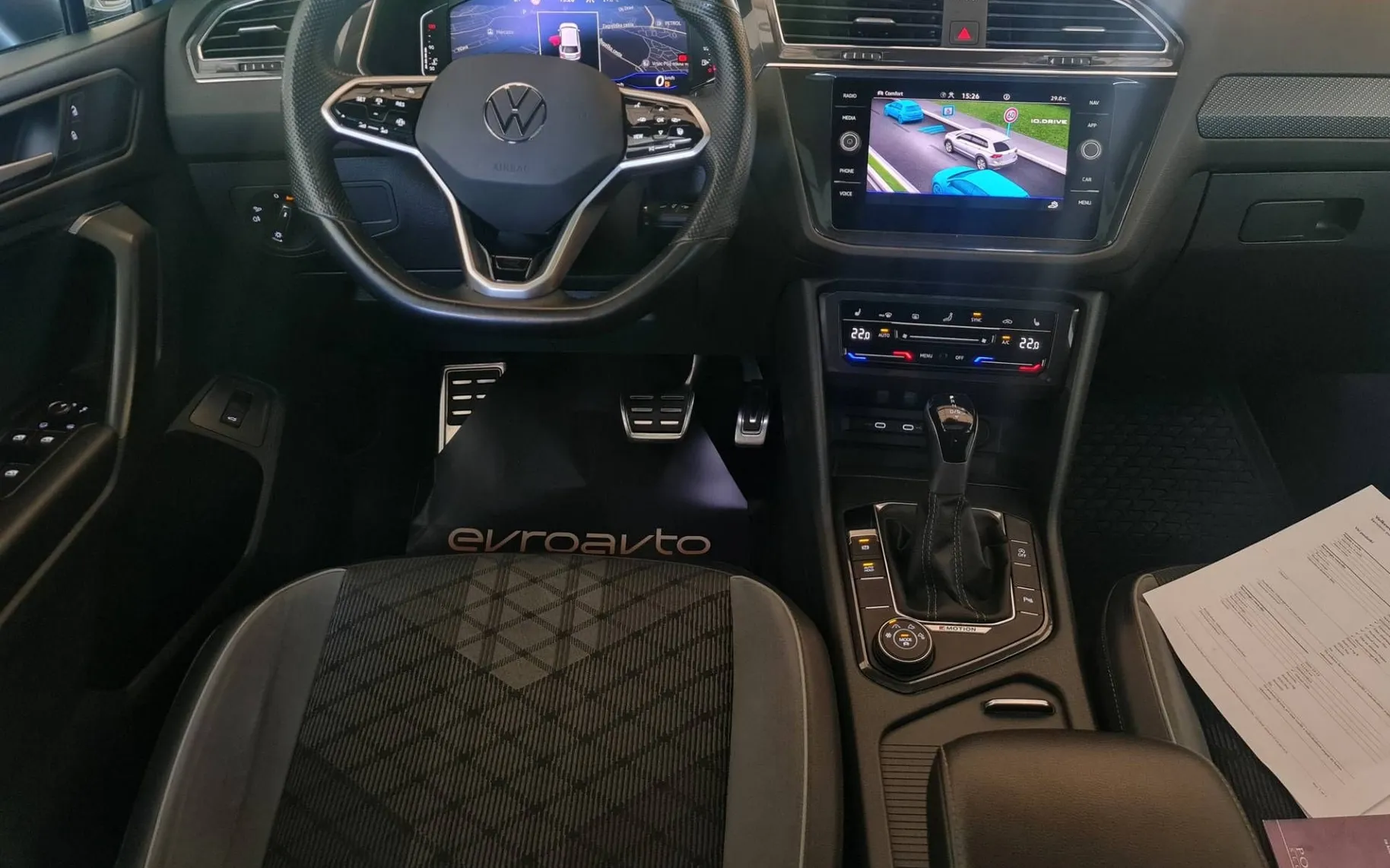 Notranja slika - Volkswagen Tiguan Allspace - 4motion 2.0 TDI R-Line DSG•SLO•Panorama•IQ.LIGHT - 10