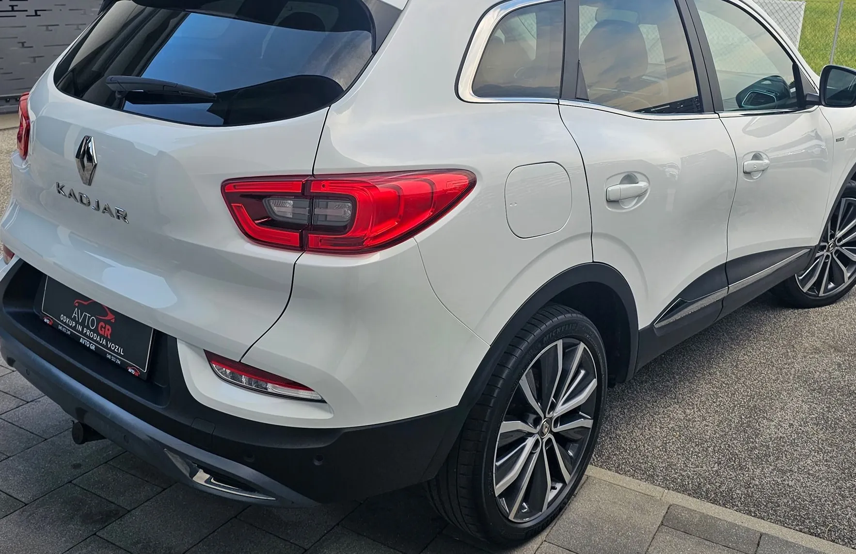 Zunanja slika - Renault Kadjar - TCe 140 Limited- SLO-1. LAST.-Le 129.000km-Perla b - 11