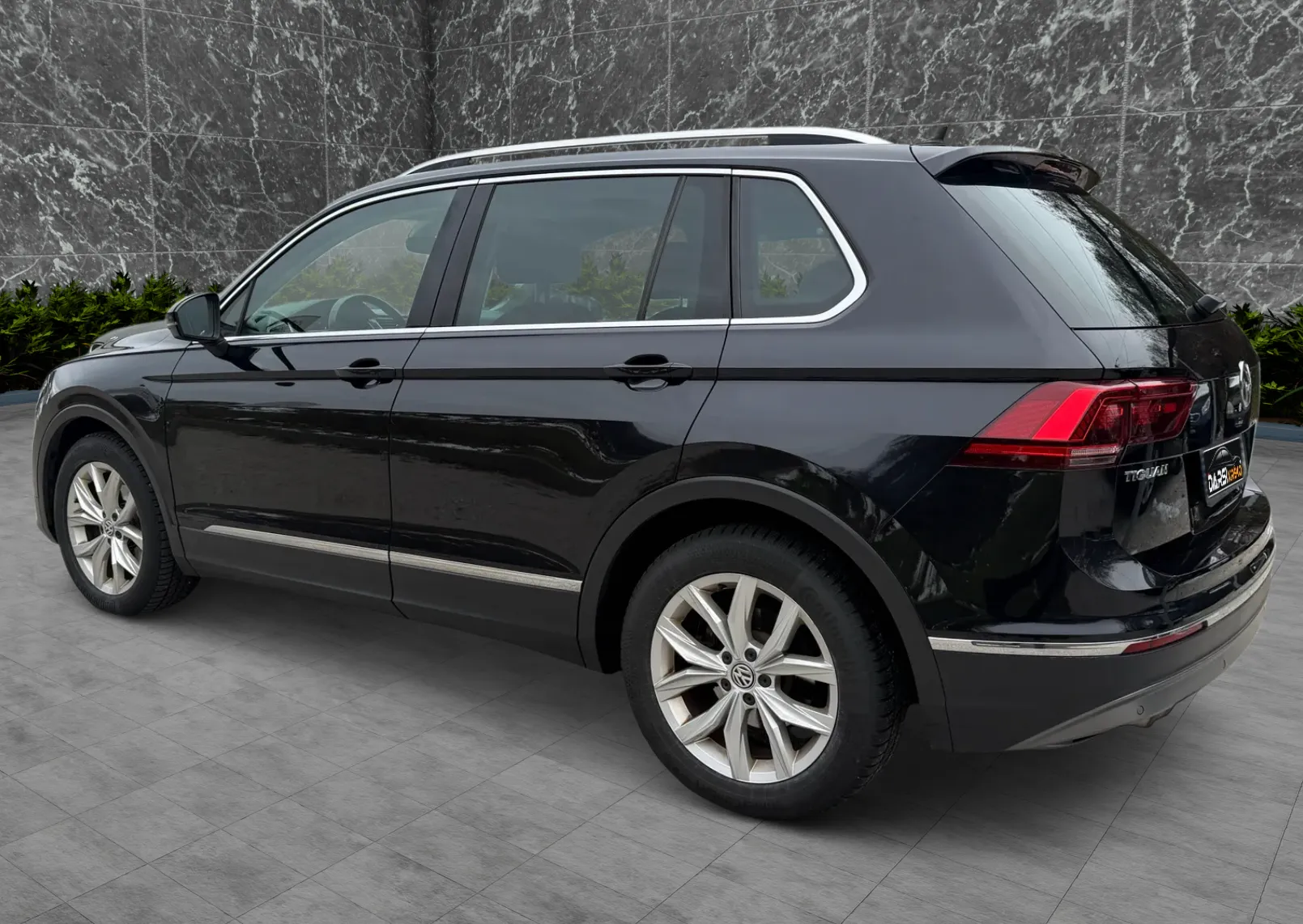 Zunanja slika - VW Tiguan - 2.0 TDI Highline SLO 110PS DSG FULL LED ACC ALU18 - 2