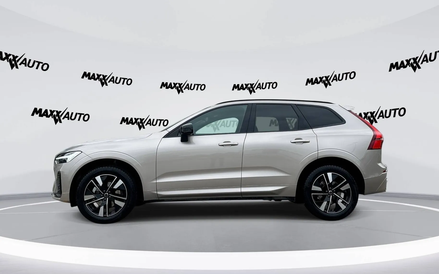 Notranja slika - Volvo XC60 - B5 P AWD Plus Dark Avt. - 8
