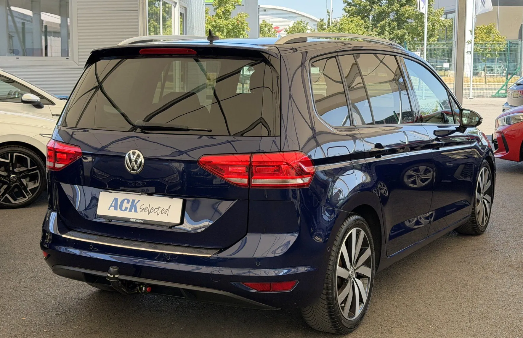 Zunanja slika - Volkswagen Touran - 1.6 TDI Comfortline DSG - KAMERA - LED - 7 SEDEŽEV - 4