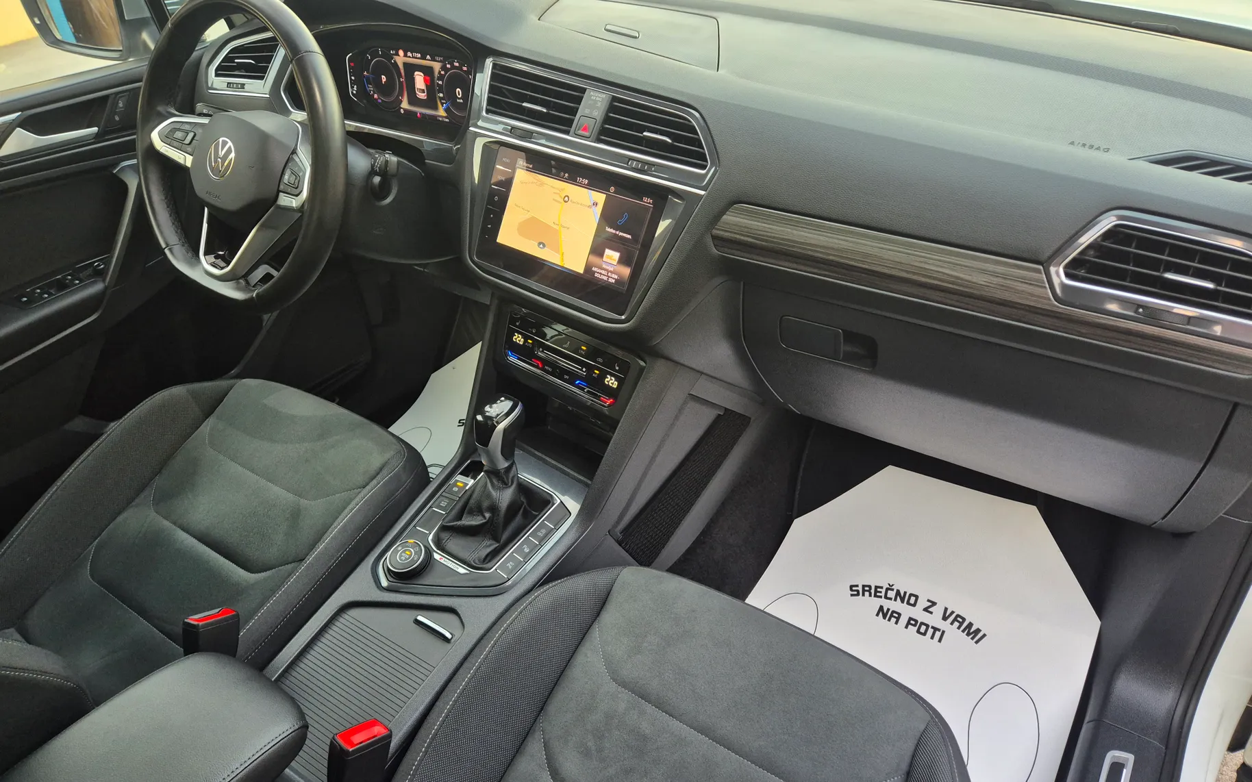 Notranja slika - Volkswagen Tiguan - 4motion 2.0 TDI BMT Elegance DSG - 9