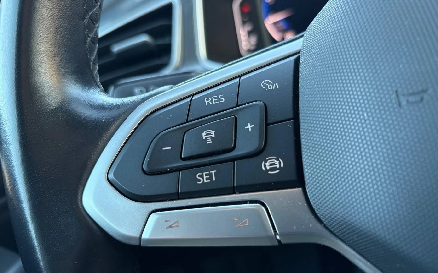 Notranja slika - Volkswagen T-Roc - 1.0 TSI Style 1.Lastnik SLO - 11