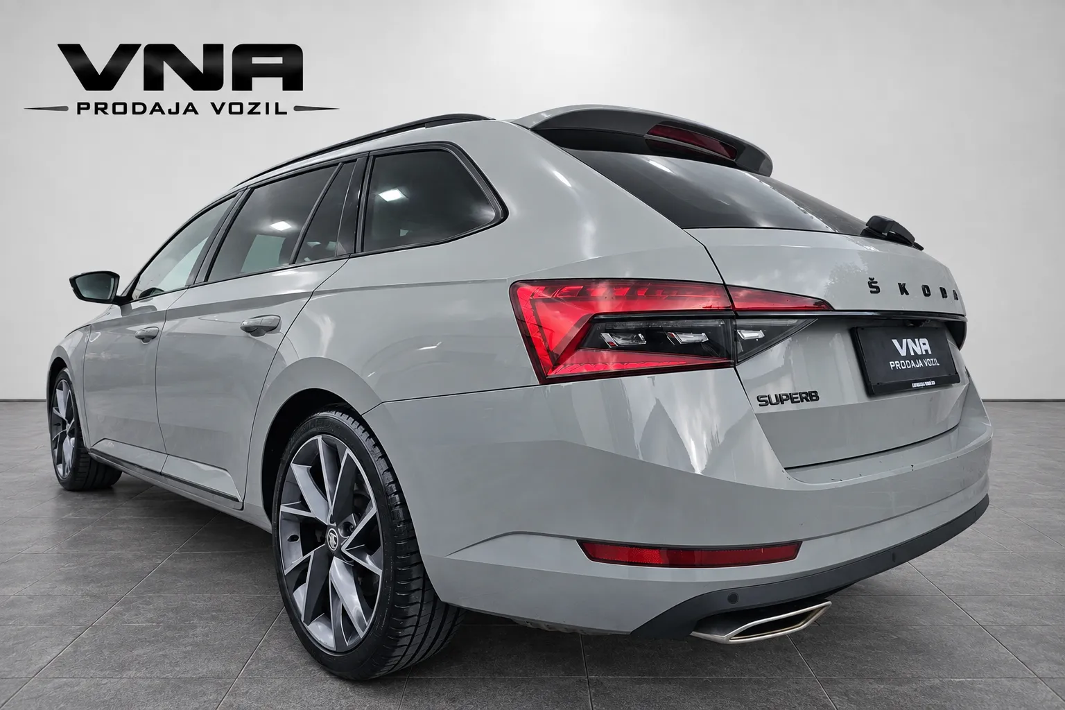 Zunanja slika - Škoda Superb - Combi 4x4 2.0 TSI Sportline DSG |VIRTUAL|WEBASTO| - 4