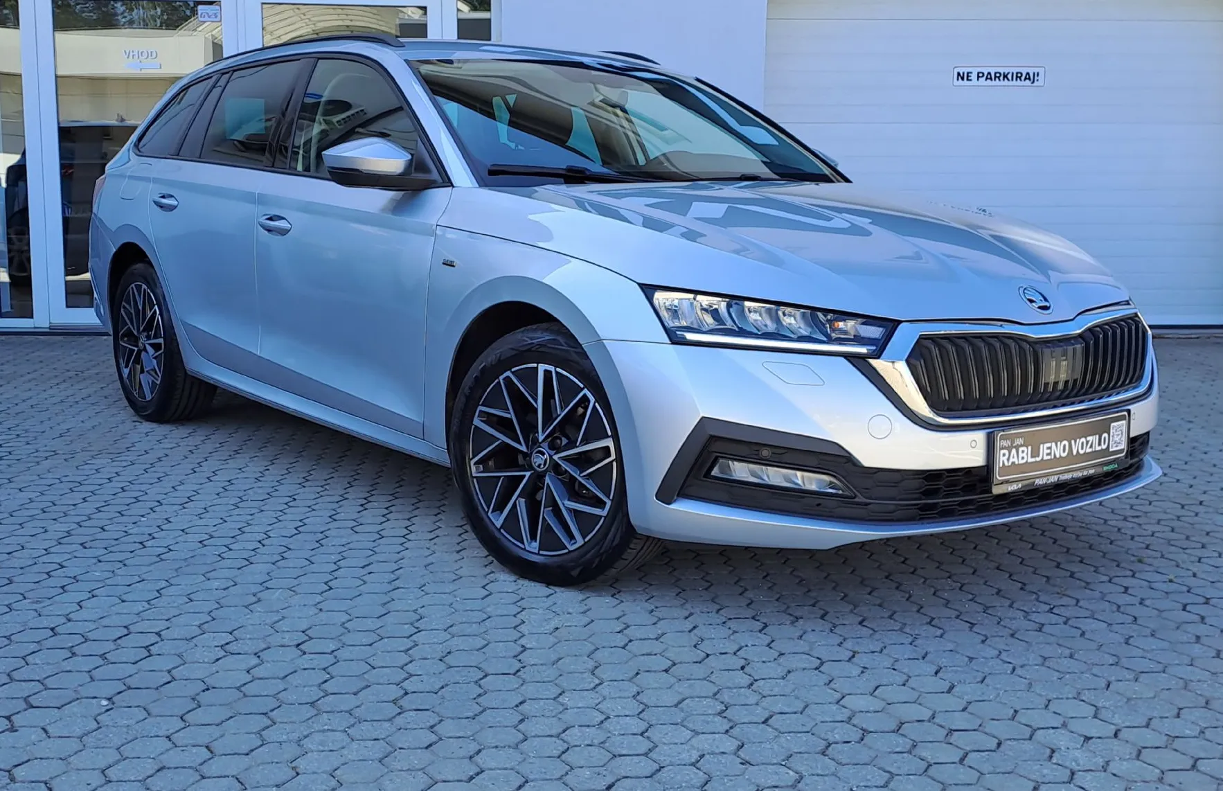 Zunanja slika - Škoda Octavia - Combi 2.0 TDI Ambition DSG - 2