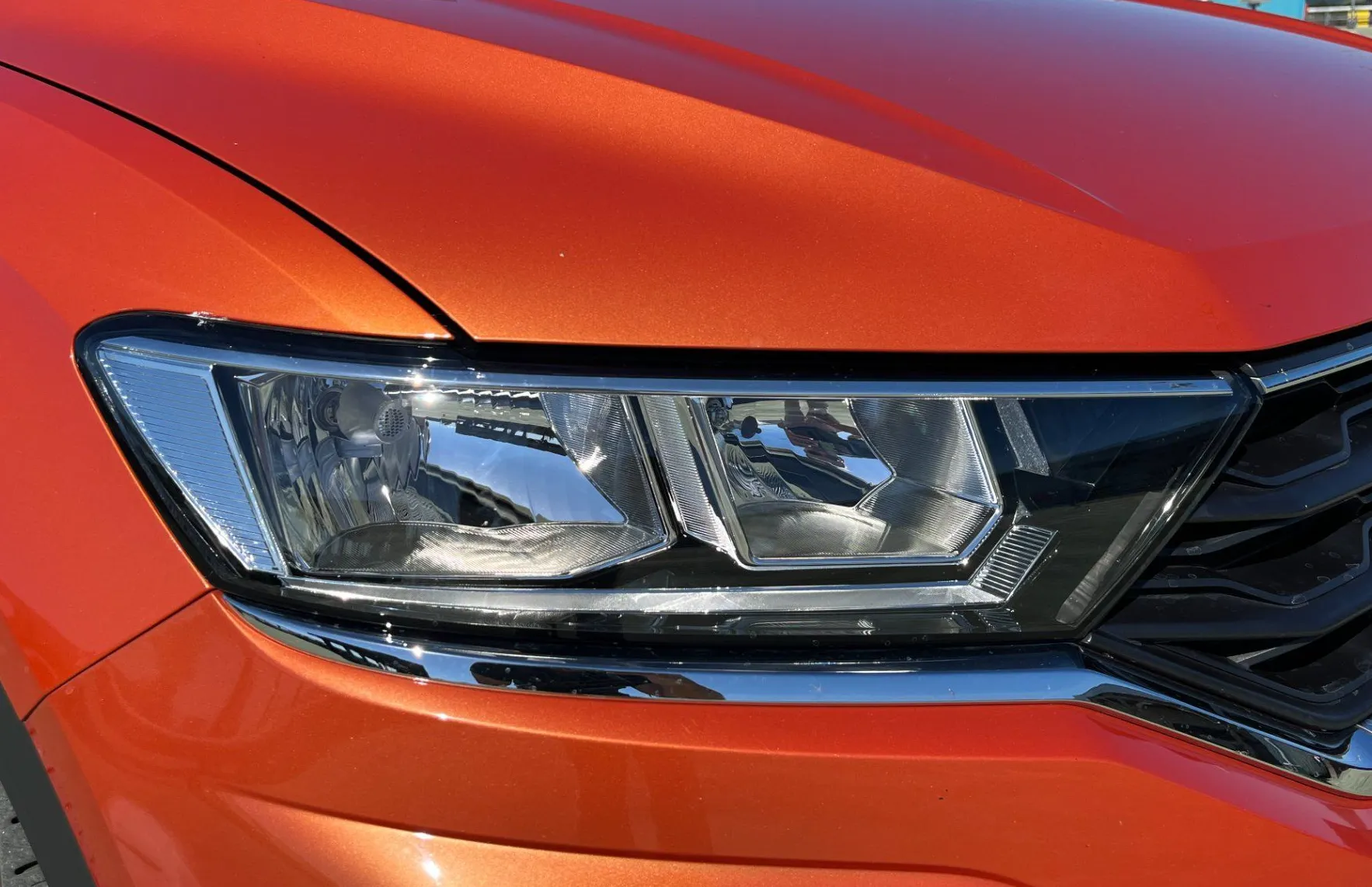 Zunanja slika - Volkswagen T-Roc - 1.6 TDI BMT 2X PDC. NAVI. SAMO 88.645 KM. - 4