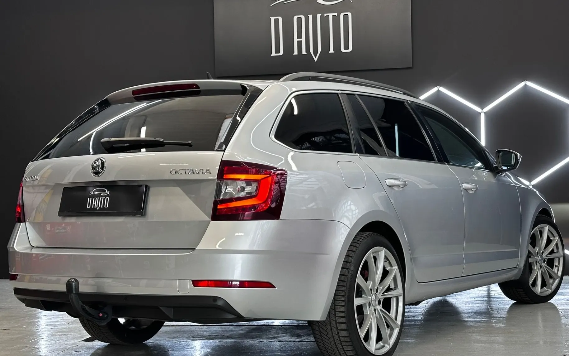 Notranja slika - Škoda Octavia - 2.0 TDI DSG 110 kW-LED-NAVI-KLJUKA-AMBIENT-ACC - 8