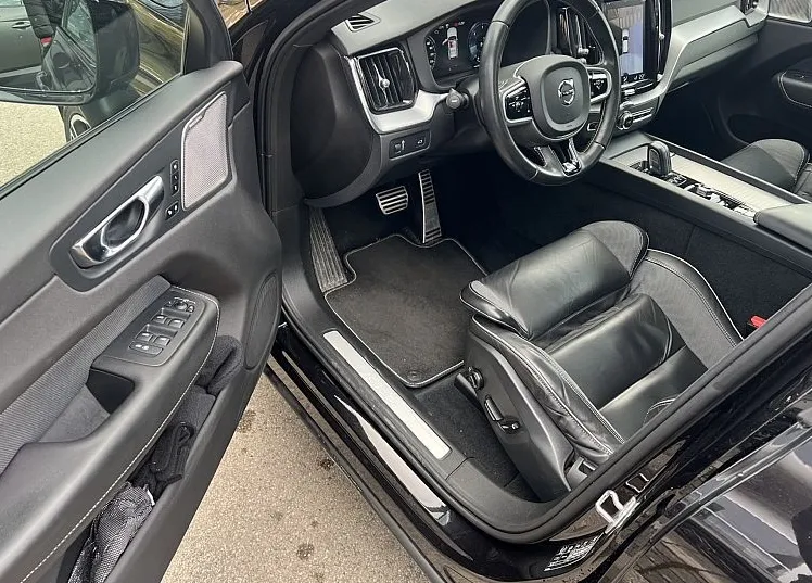 Zunanja slika - Volvo XC60 - B5D AWD AUT R-Design VELIKO DODATNE OPREME - 7