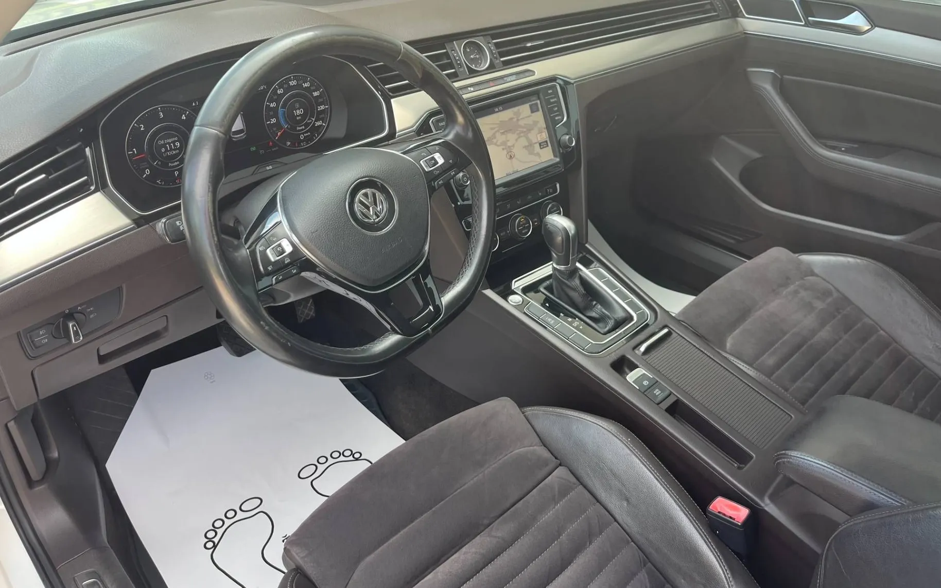 Notranja slika - Volkswagen Passat Variant - 2.0 TDI BMT Highline-VIRTUAL-LED-ALU-PDC-ODLIČEN - 8