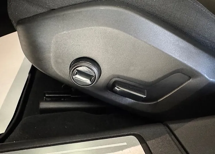 Zunanja slika - Volvo V90 - D3 Momentum-LED-PDC-KLJUKA - NAVI - VRHUNSKI - 15