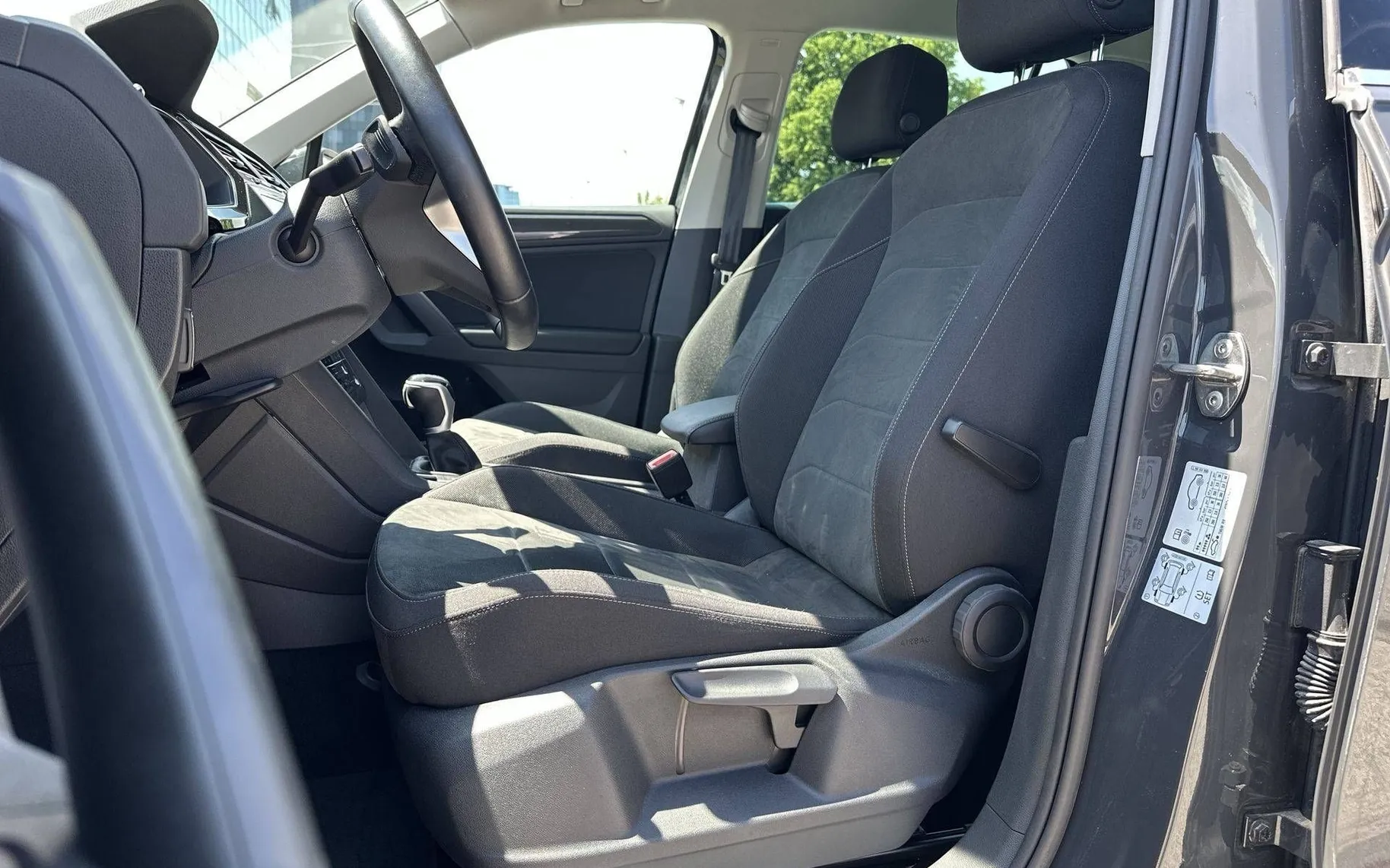 Notranja slika - Volkswagen Tiguan - 2.0 TDI BMT Elegance DSG VIRTUAL ACC KAMERA - 10