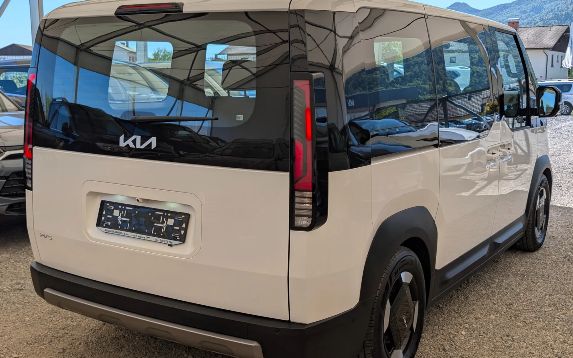 Zunanja slika - KIA PV5 Passenger - 71.2 kWh baterija 120 kW 163 KS Quantum - 3