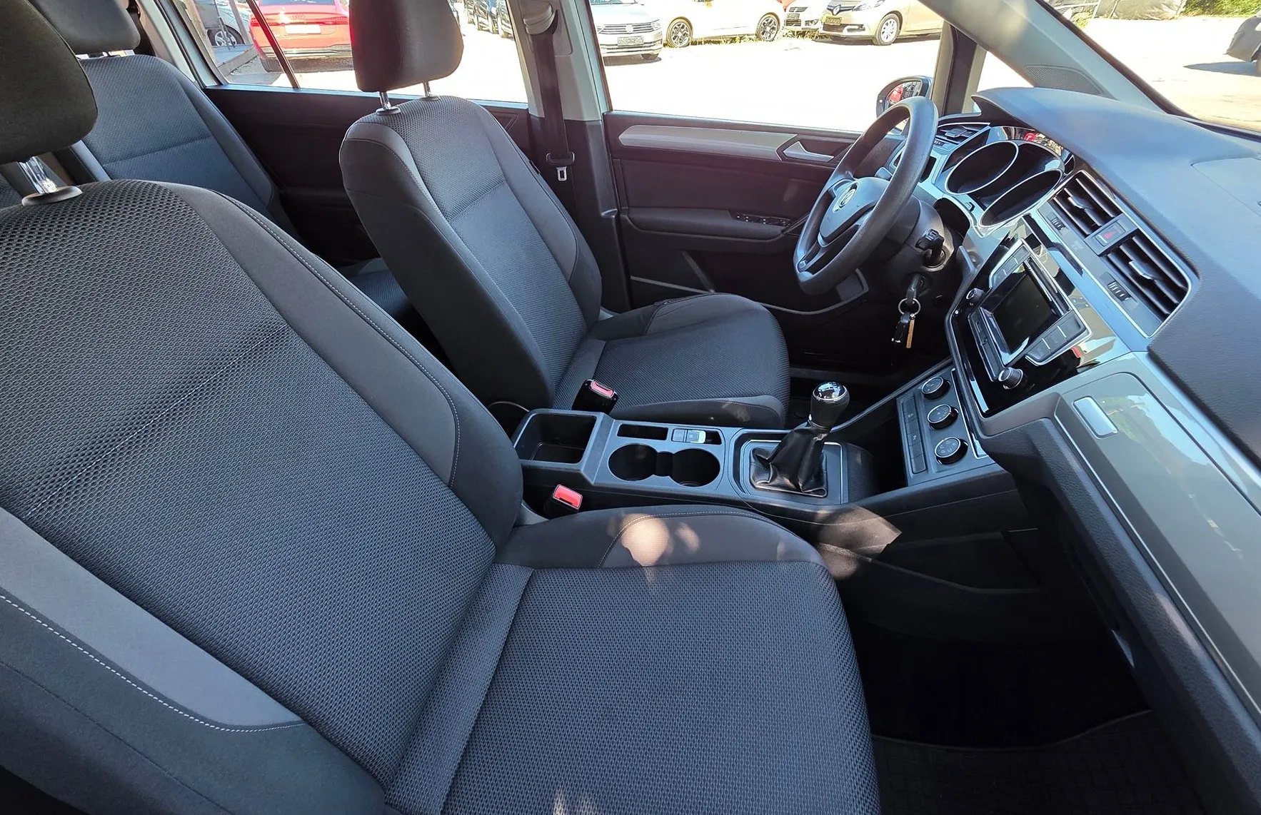 Zunanja slika - Volkswagen Touran - 1.6 TDI BMT COMFORTLINE ALU PLATIŠČA-PDC-1.LASTNIK - 13